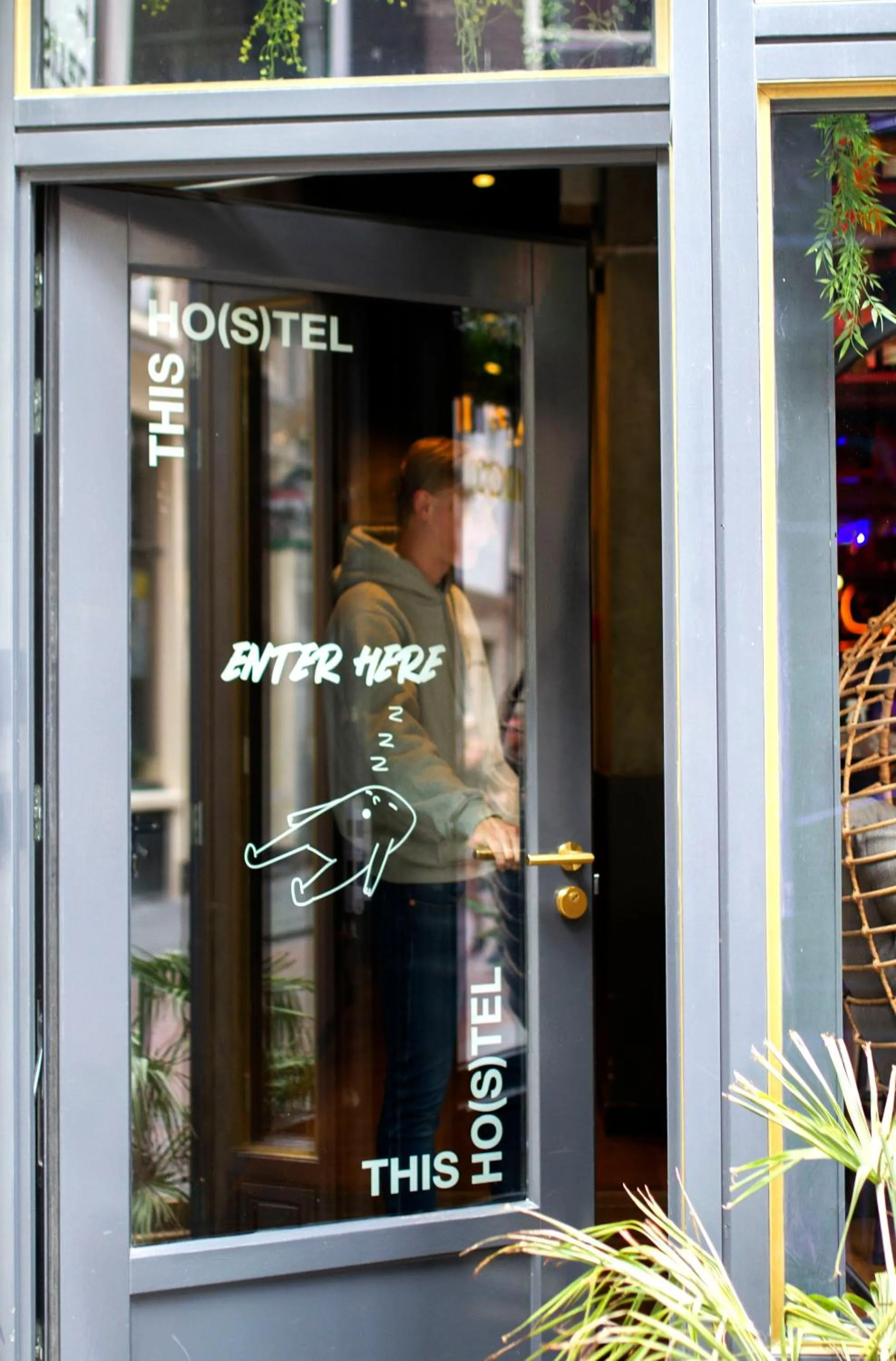 Facade/entrance in THIS HO(S)TEL