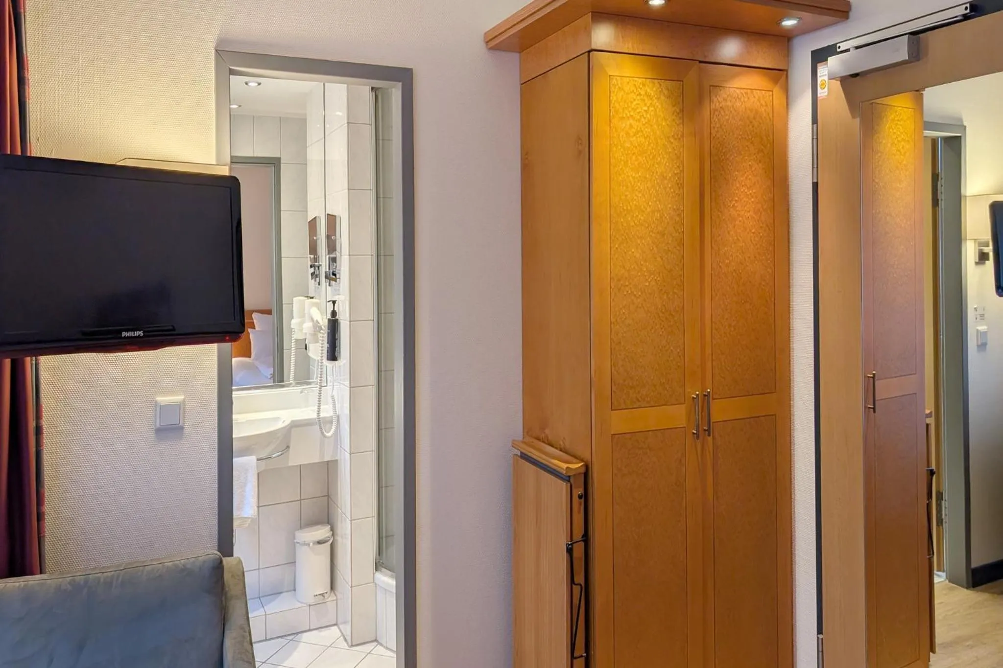 Photo of the whole room in Garner Hotel Hamburg - Wandsbek Marktplatz by IHG