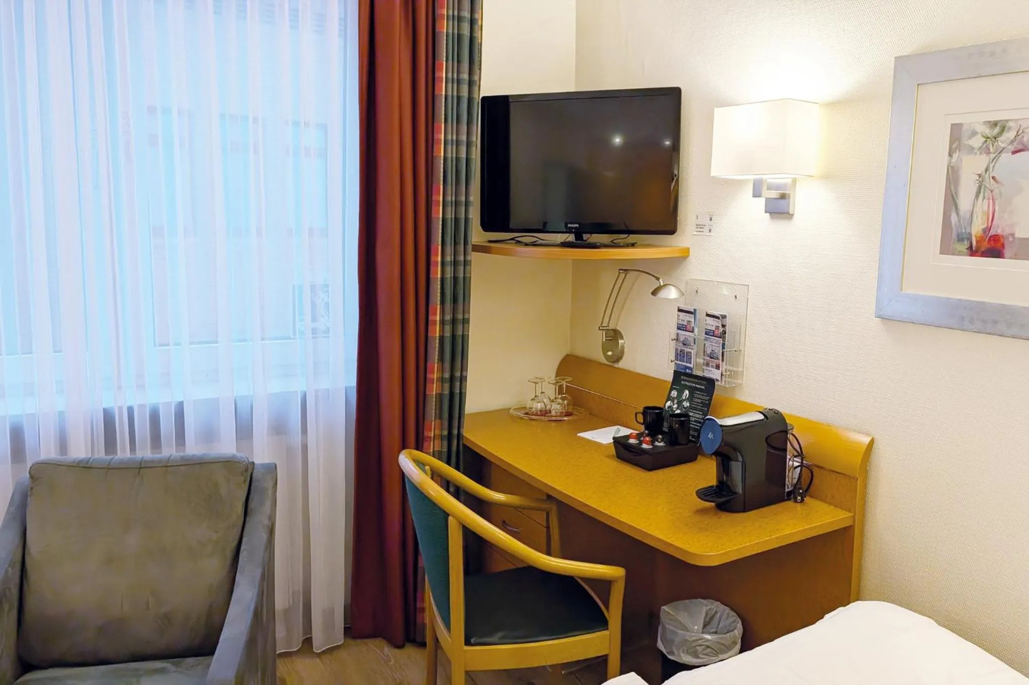 Photo of the whole room in Garner Hotel Hamburg - Wandsbek Marktplatz by IHG