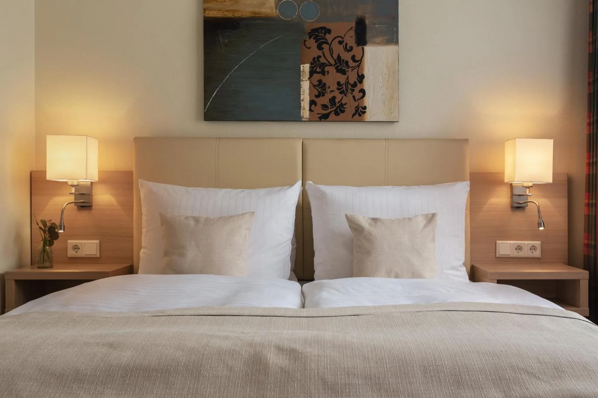 Photo of the whole room, Bed in Garner Hotel Hamburg - Wandsbek Marktplatz by IHG