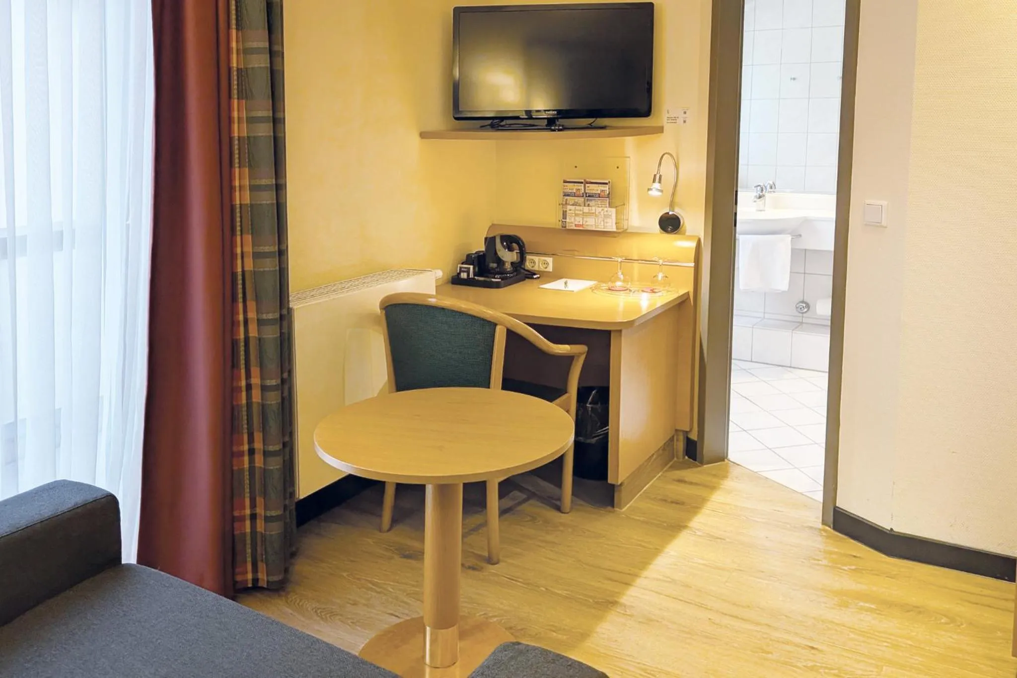 Photo of the whole room in Garner Hotel Hamburg - Wandsbek Marktplatz by IHG