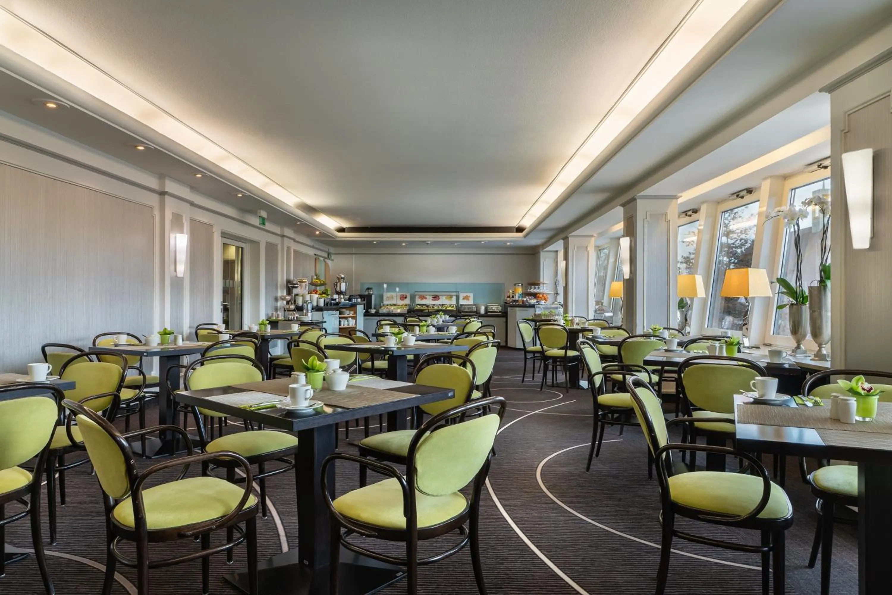 Breakfast in Garner Hotel Hamburg - Wandsbek Marktplatz by IHG