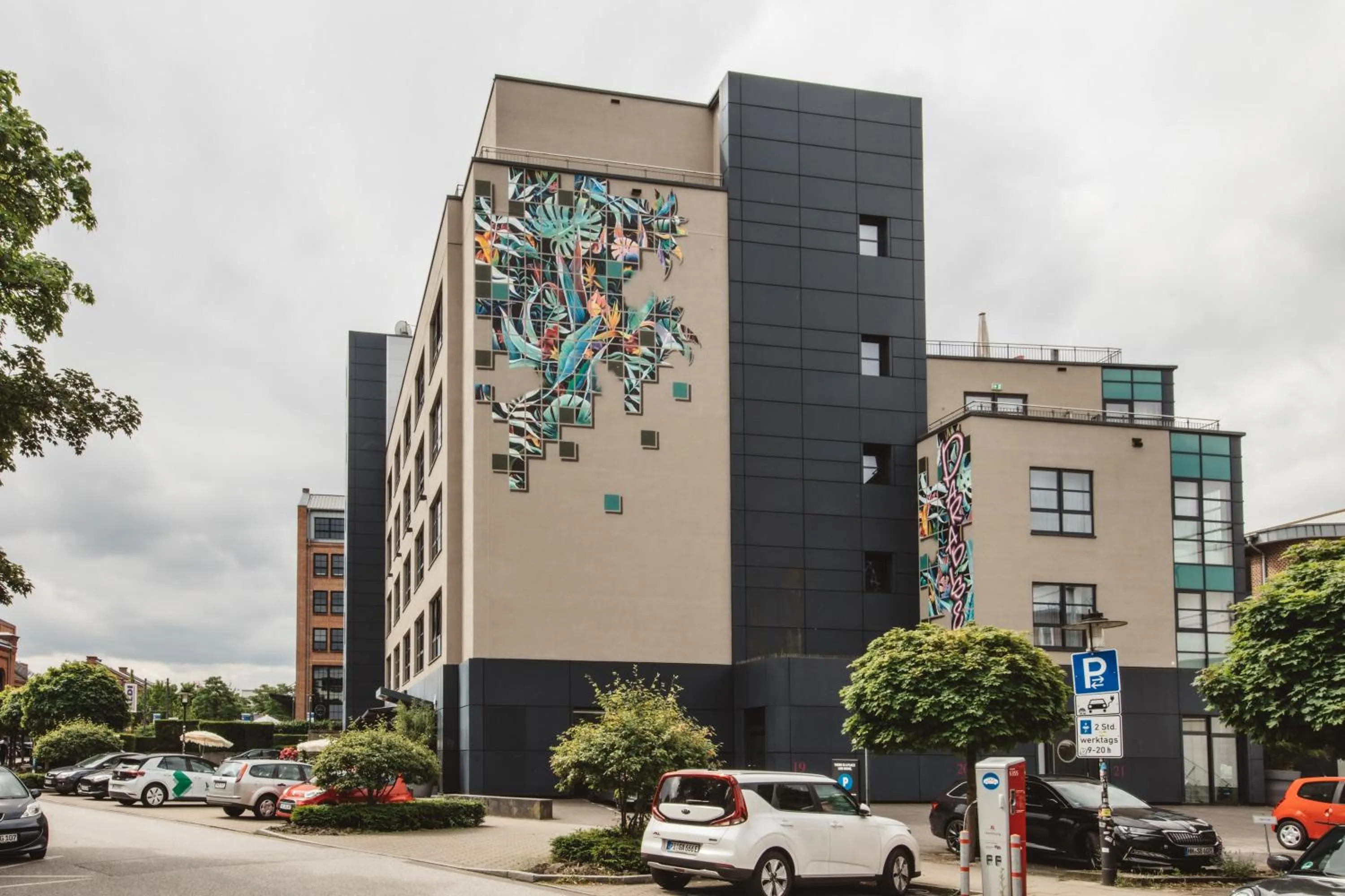 Property building in Superbude Hamburg Altona