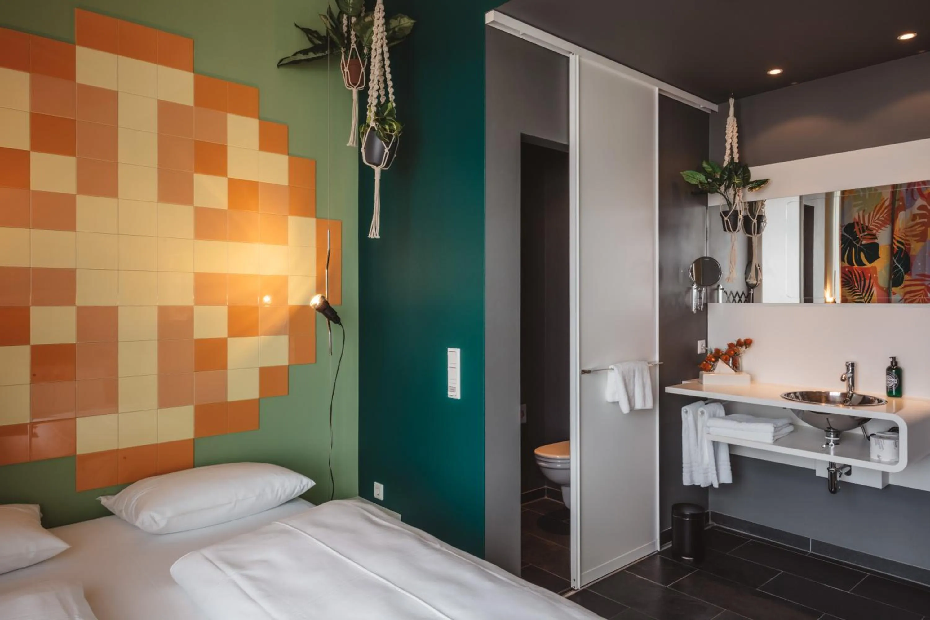 Bathroom, Bed in Superbude Hamburg Altona