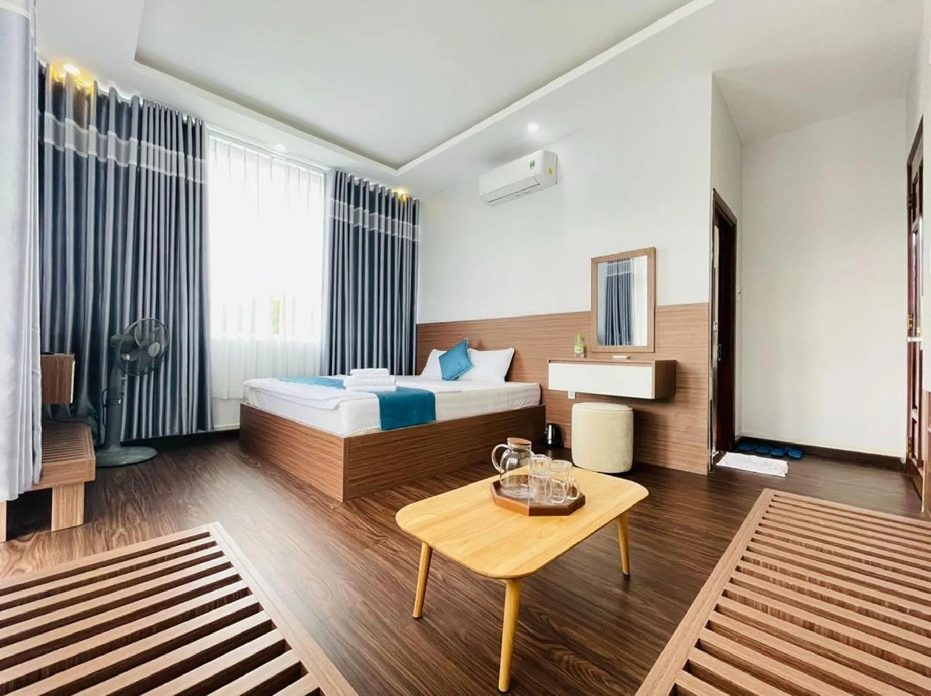 Photo of the whole room, Bed in Thanh Binh Hotel Con Dao