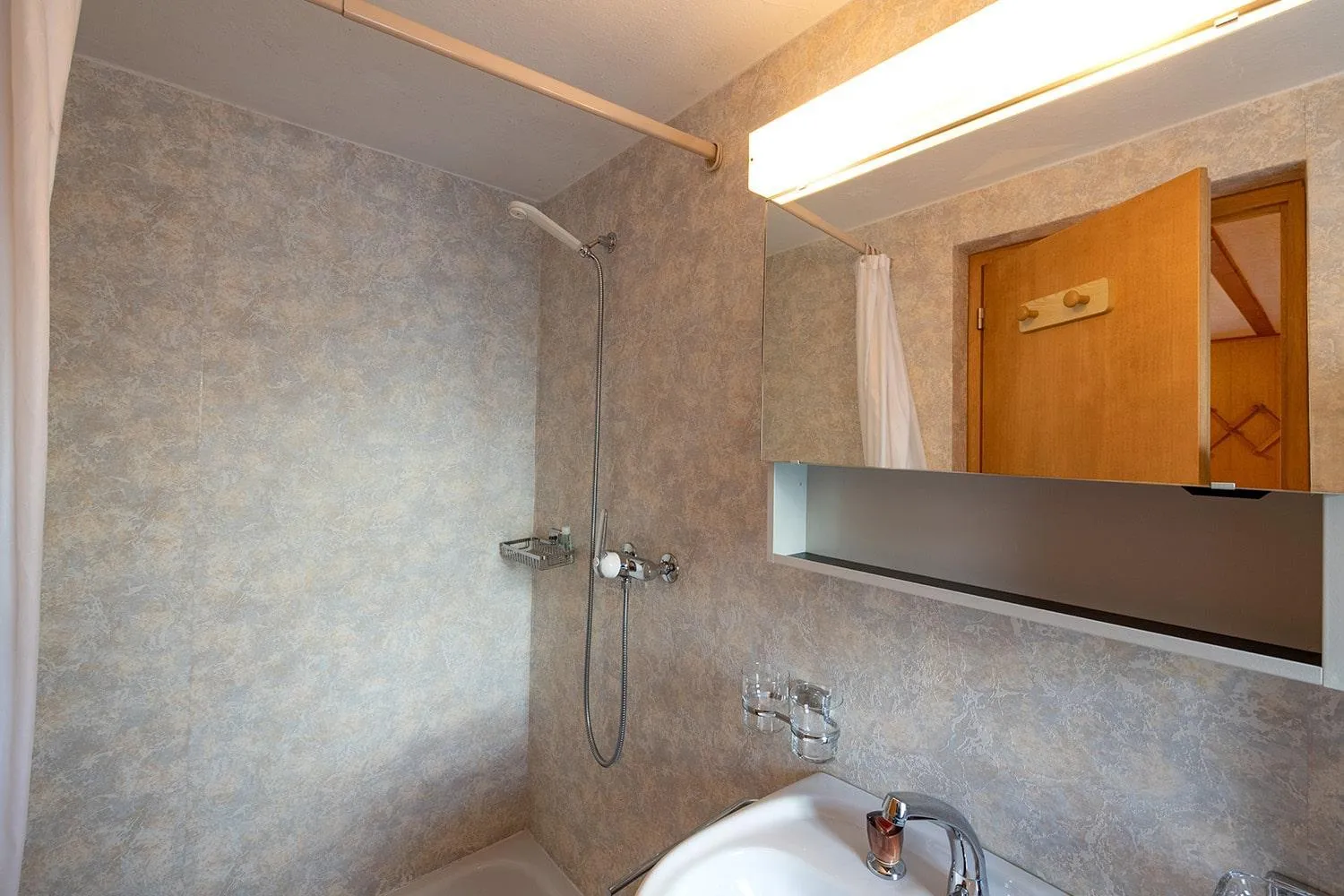 Shower in Pensione Capelli