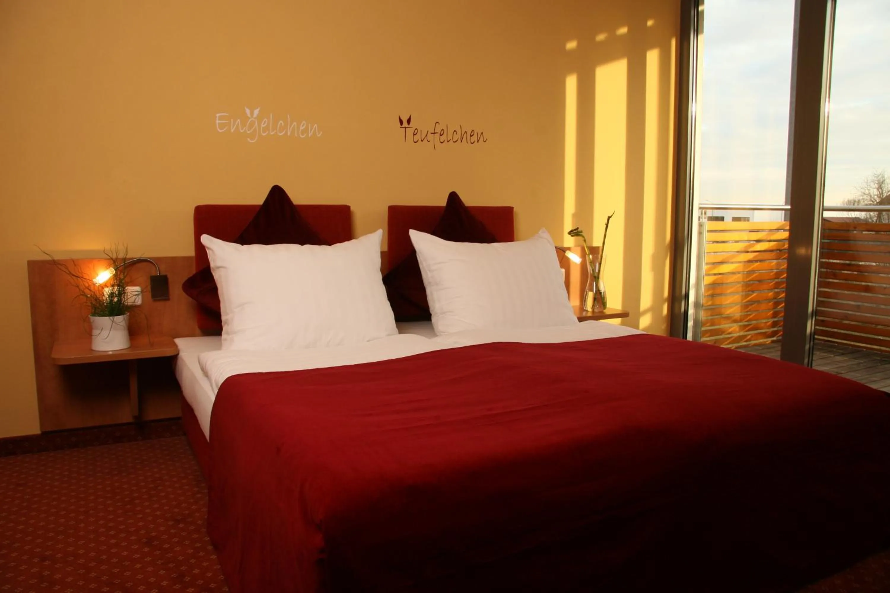 Photo of the whole room, Bed in Hotel-von-Heyden