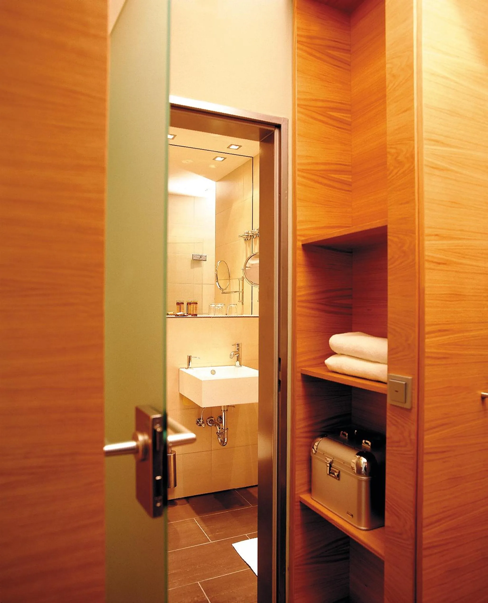 Bathroom in Hotel Zugbrücke Grenzau GmbH