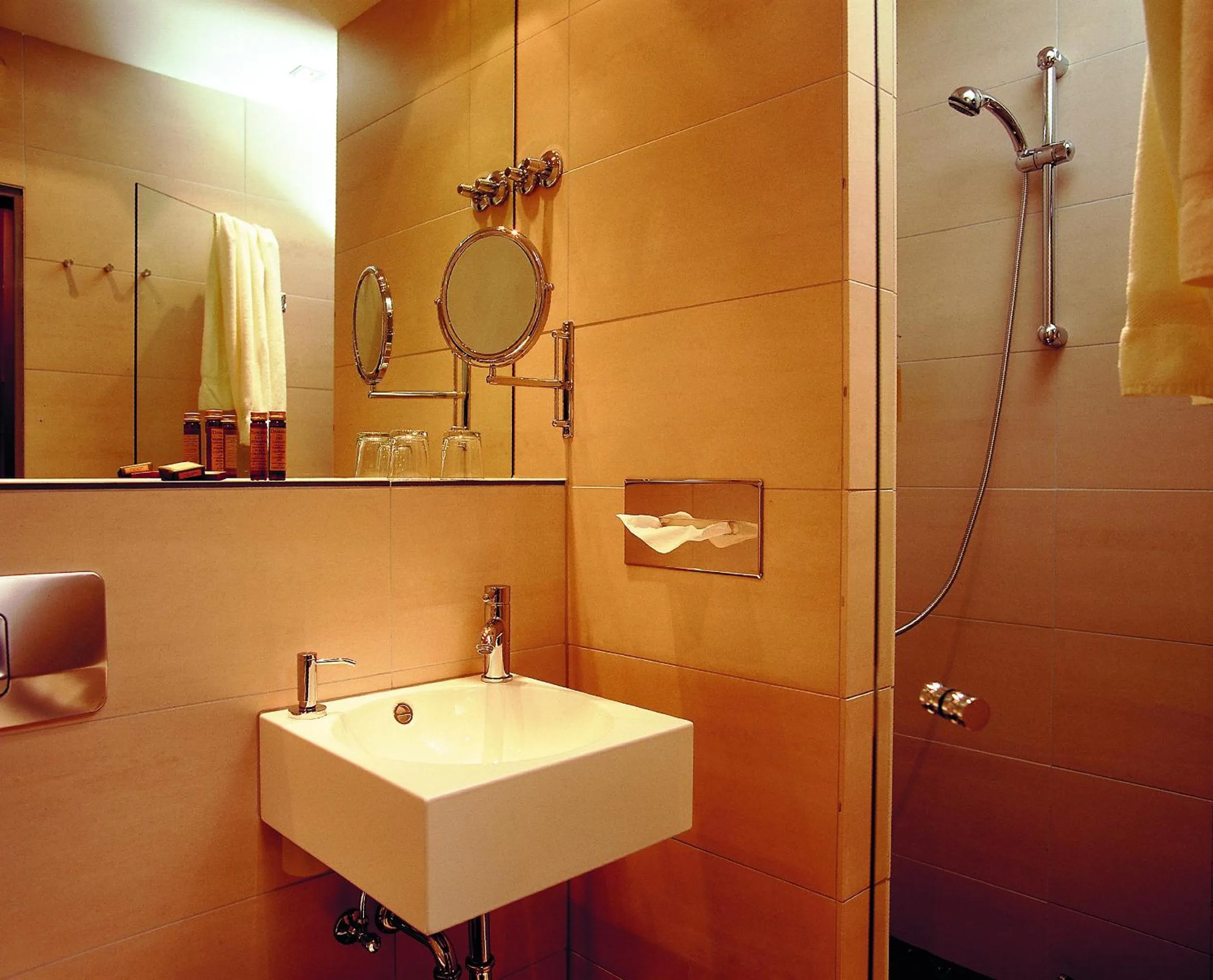 Bathroom in Hotel Zugbrücke Grenzau GmbH