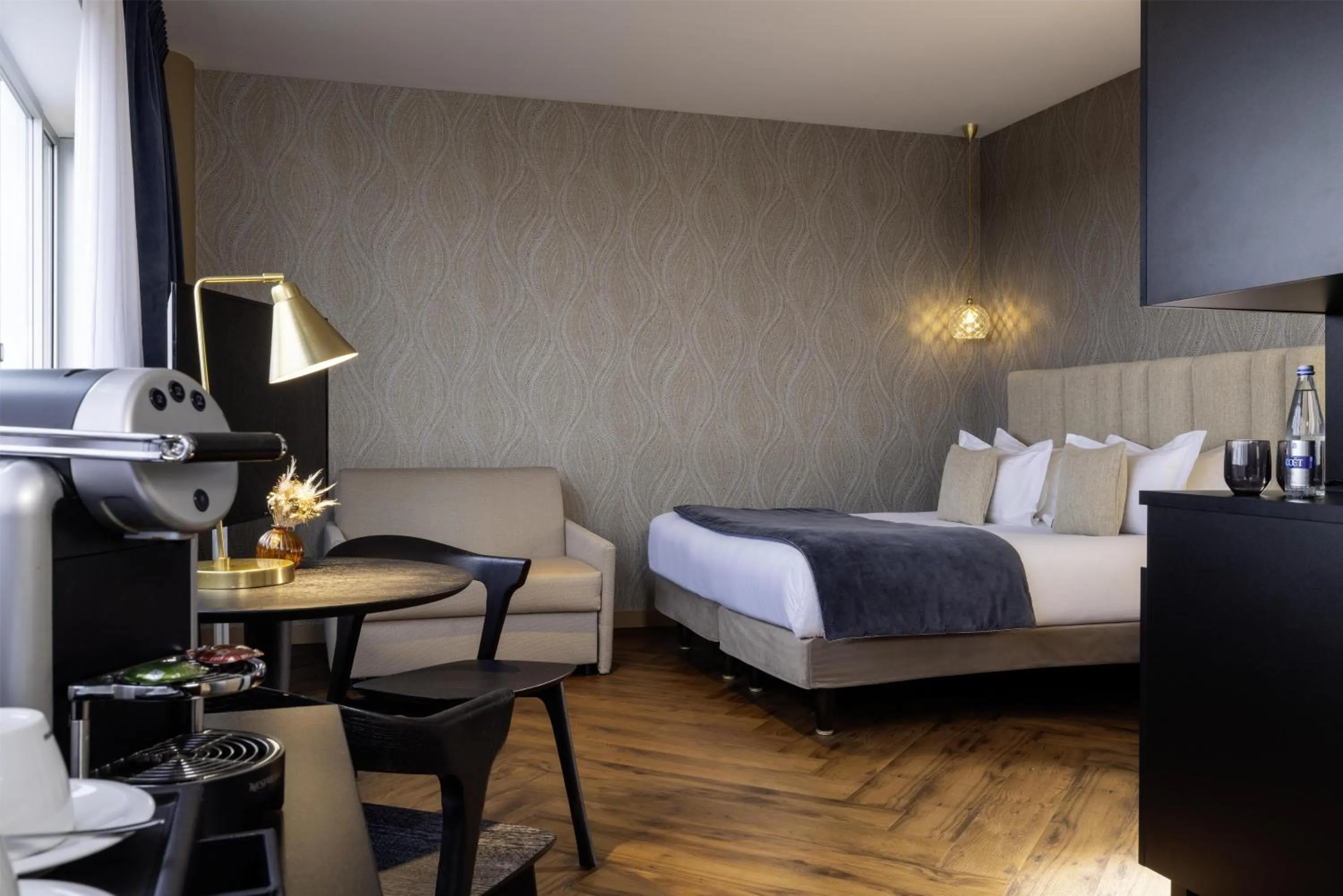 Coffee/tea facilities, Bed in Best Western Plus Hôtel Isidore