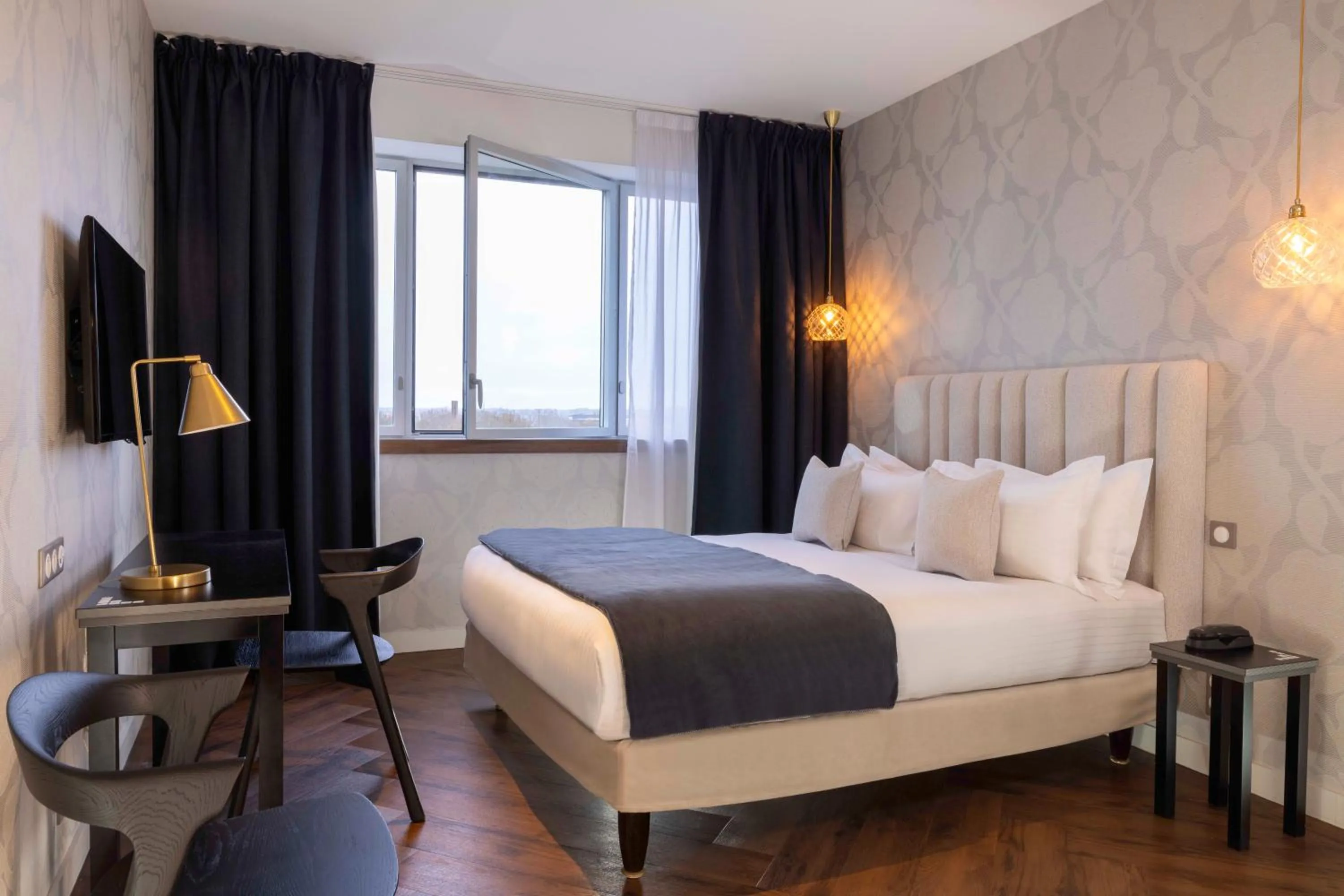 Bed in Best Western Plus Hôtel Isidore