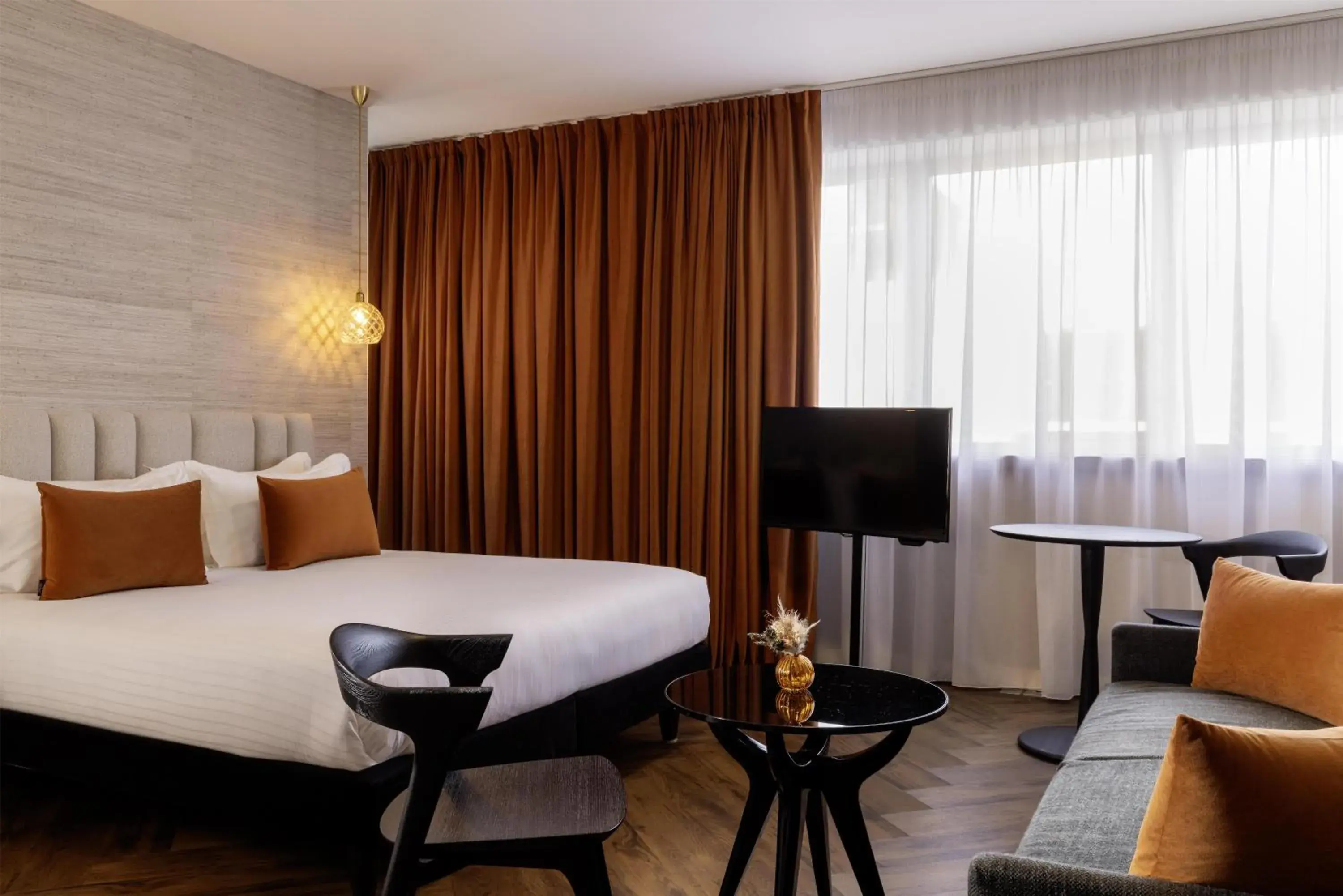 Junior Queen Suite in Best Western Plus Hôtel Isidore Junior Queen Suite in Best Western Plus Hôtel Isidore