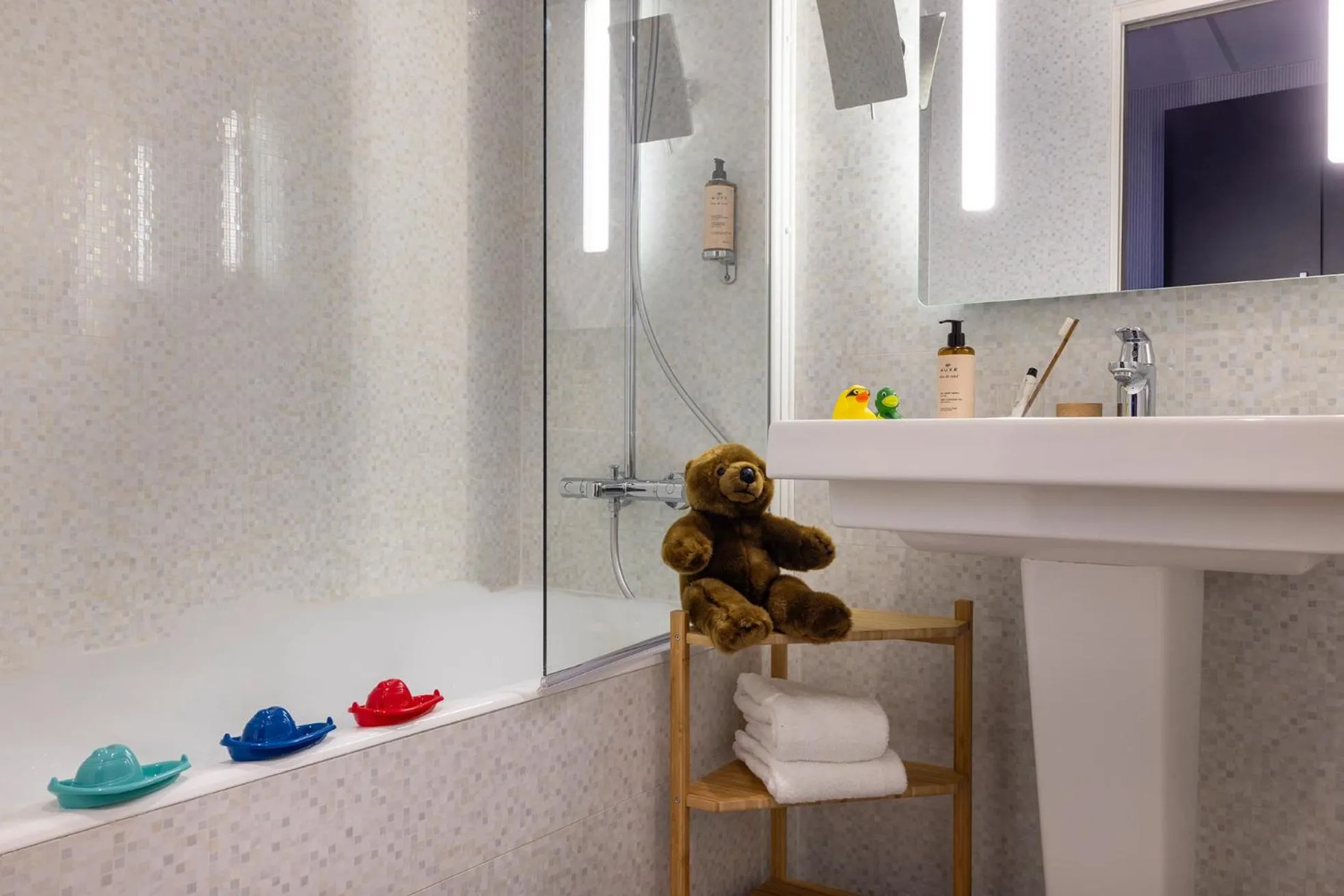 Bathroom in Best Western Plus Hôtel Isidore