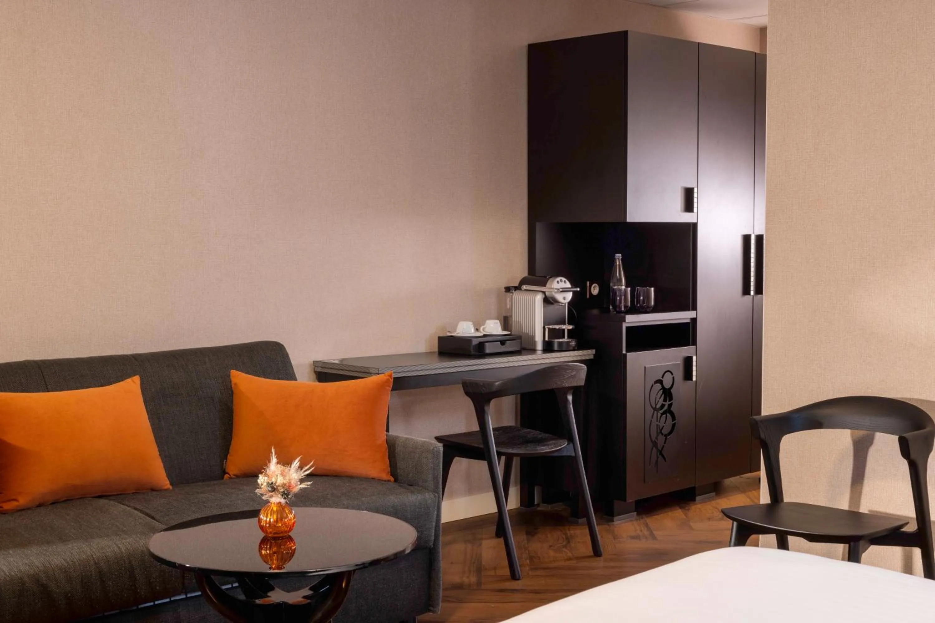 Coffee/tea facilities in Best Western Plus Hôtel Isidore