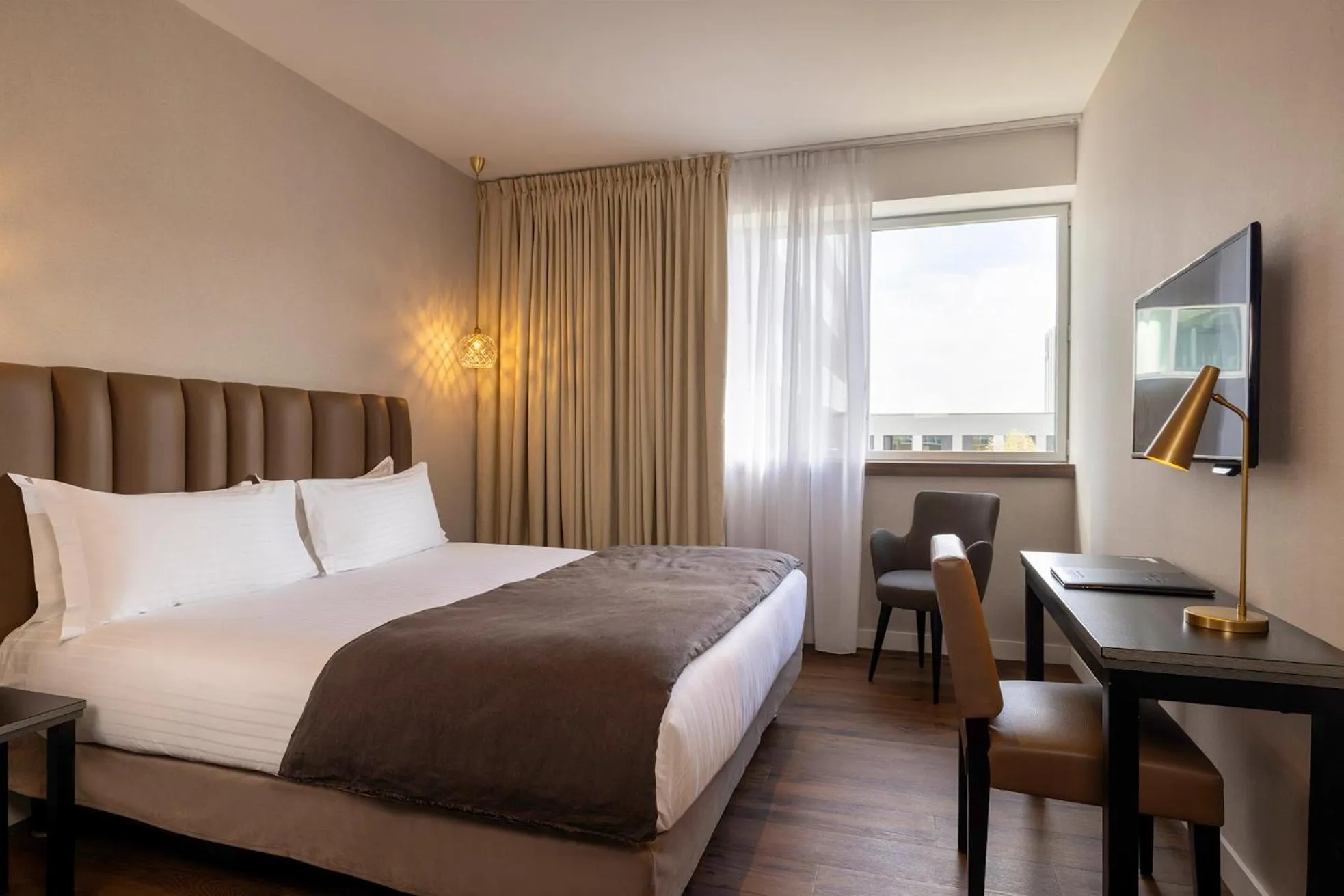 Bed in Best Western Plus Hôtel Isidore