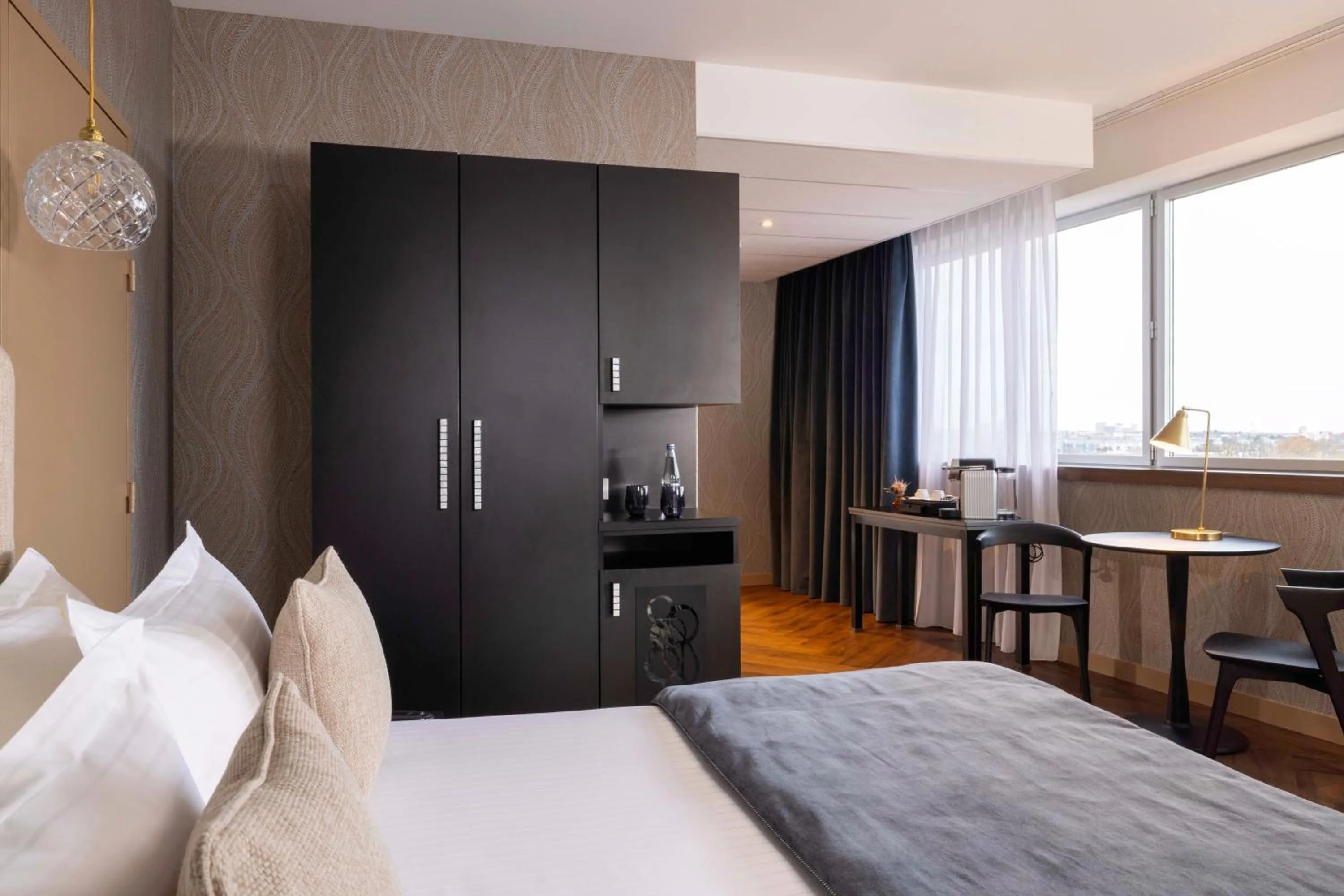 Bed in Best Western Plus Hôtel Isidore