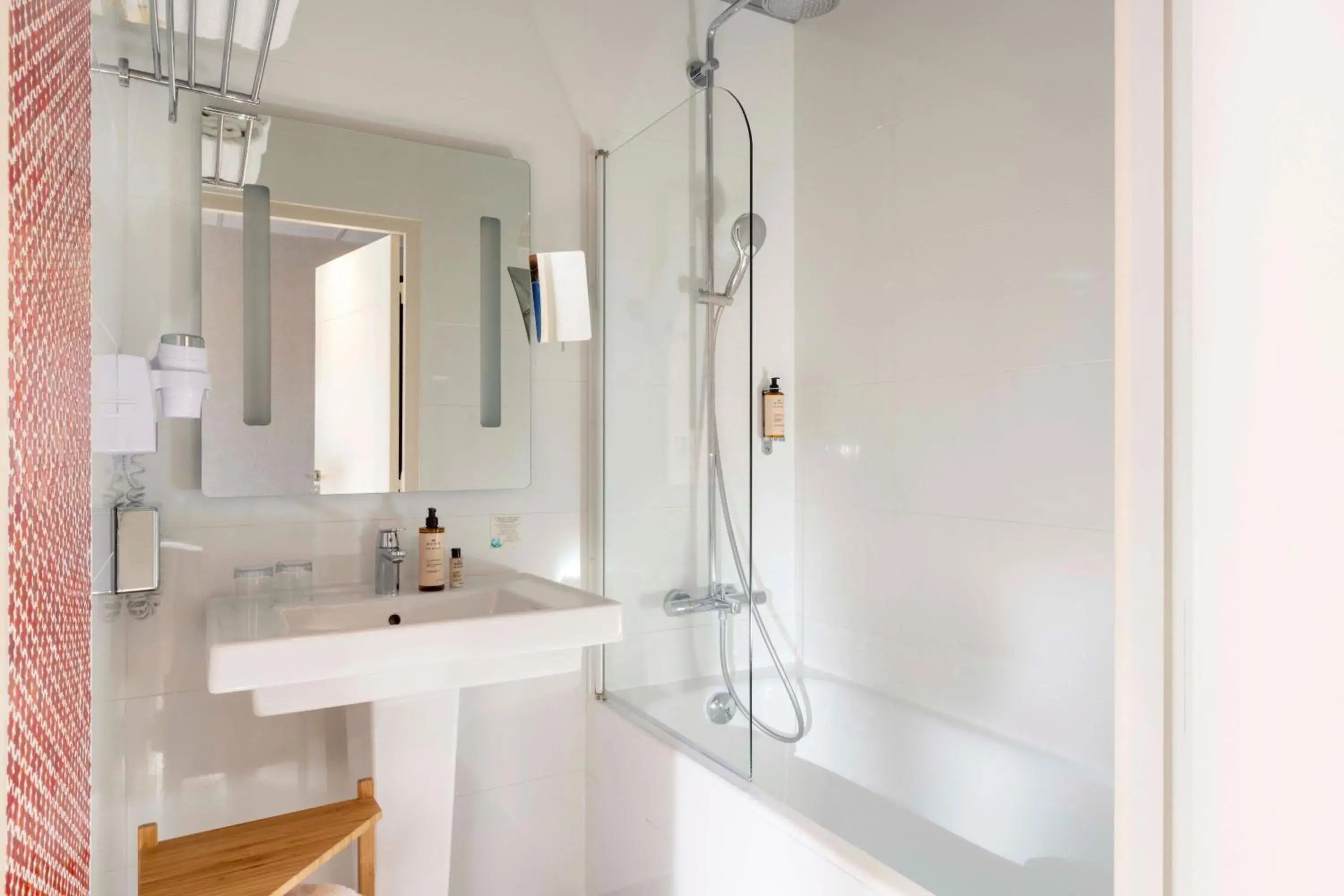 Superior Queen Room in Best Western Plus Hôtel Isidore Superior Queen Room in Best Western Plus Hôtel Isidore