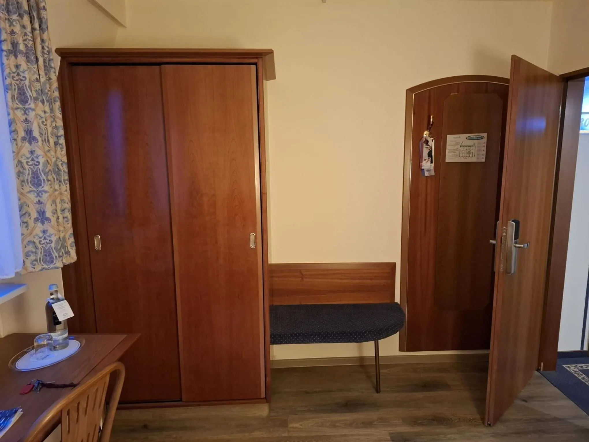 wardrobe in Akzent Hotel Köhler