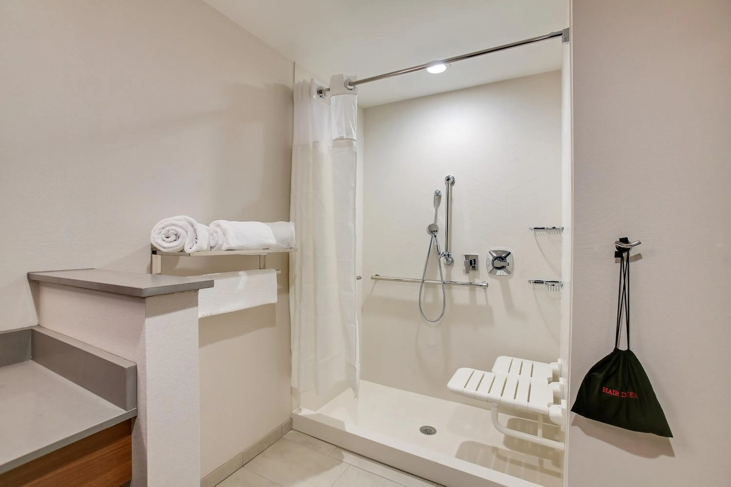 Shower in Fairfield Inn & Suites Bardstown