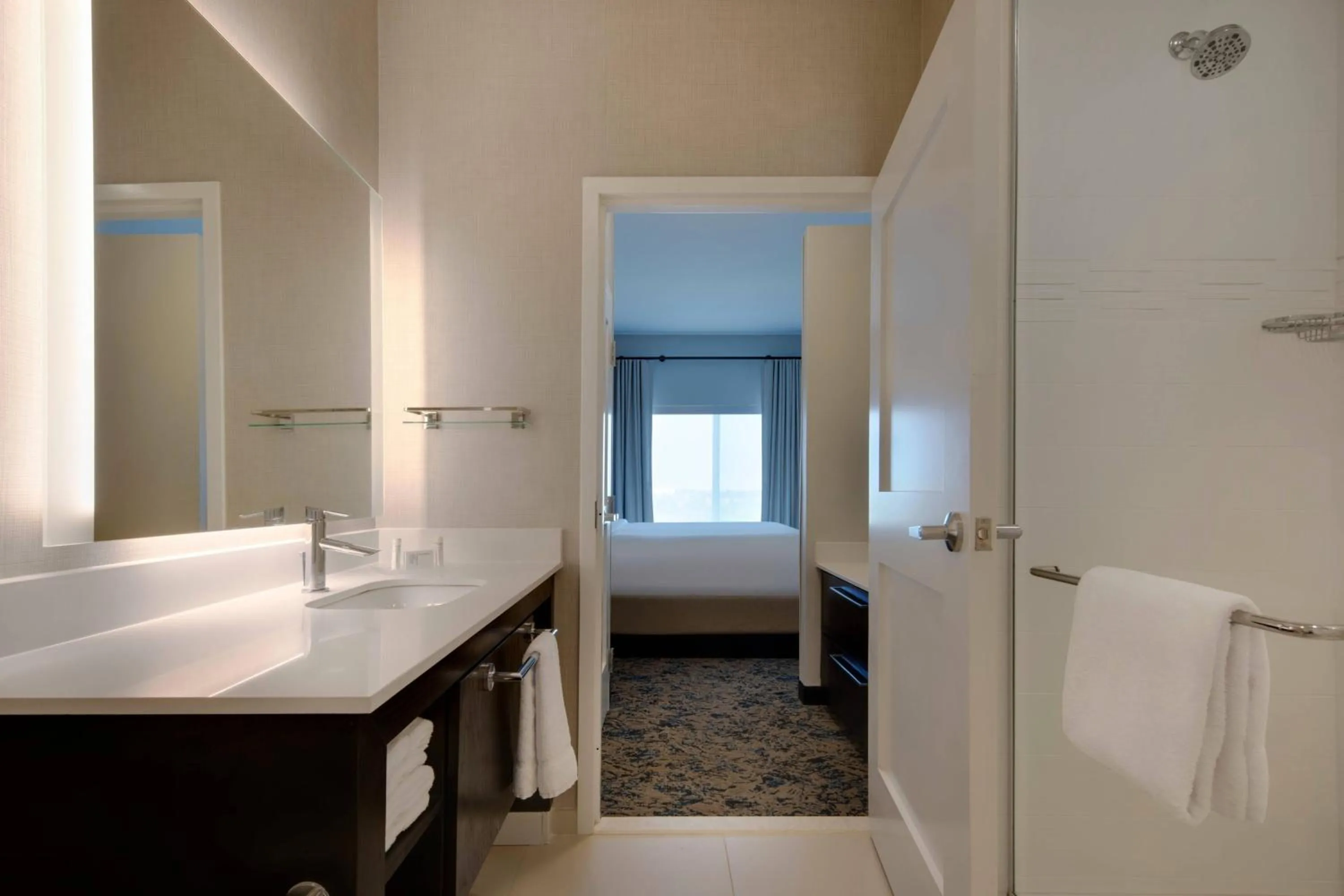 Bathroom, Bed in Residence Inn Waco South