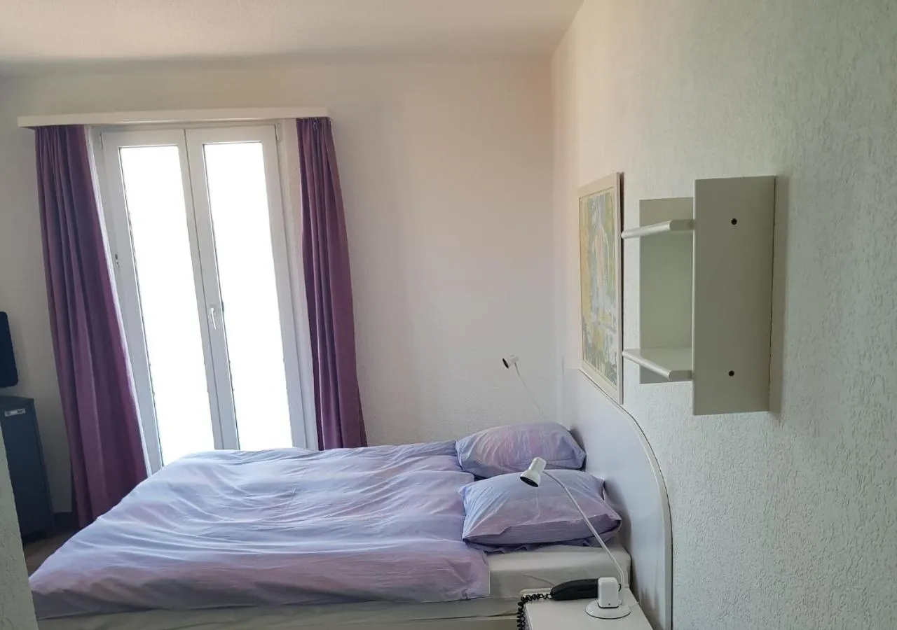 Photo of the whole room in Hotel Le Rivage