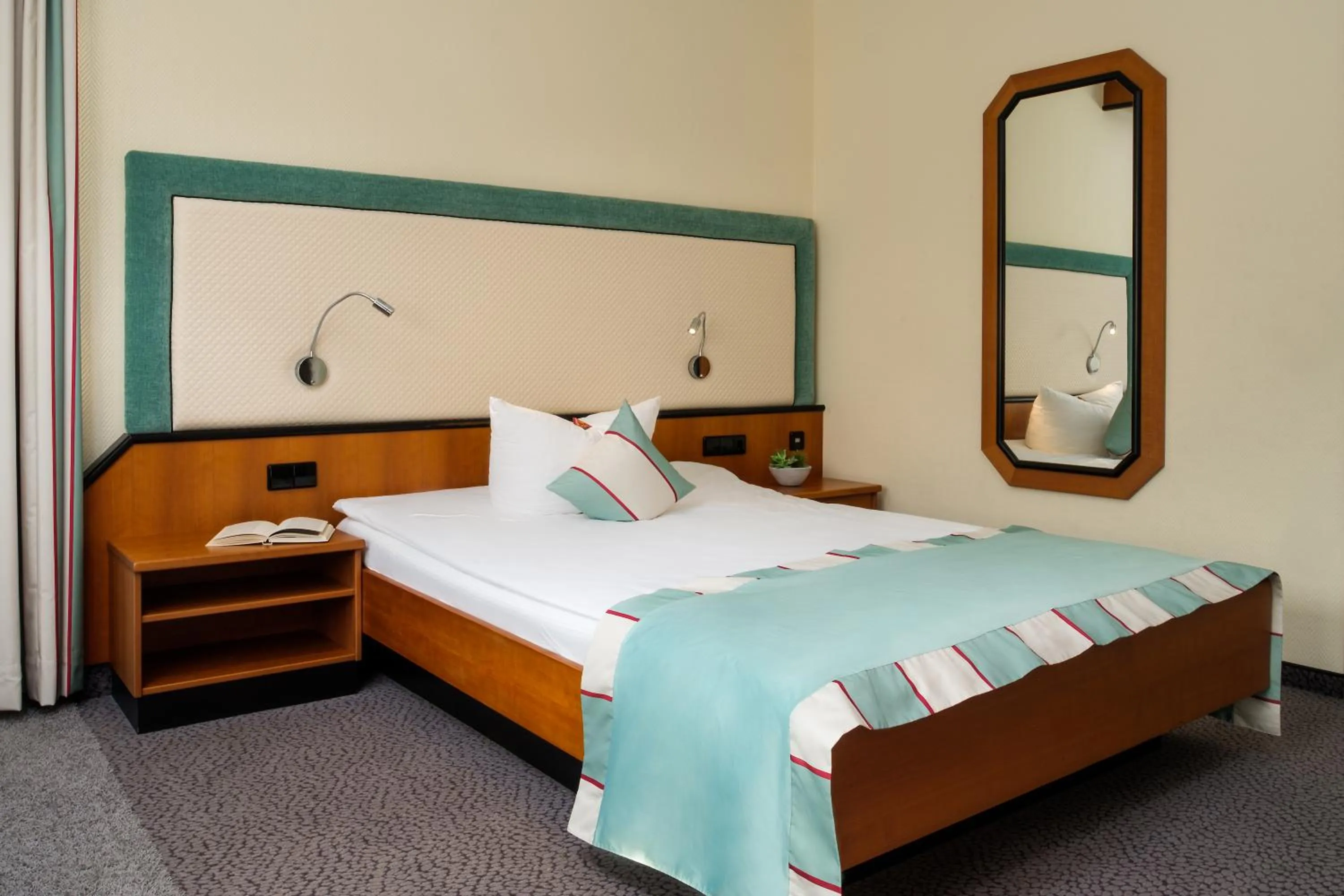 Bed in Hetzel Hotel Stuttgart