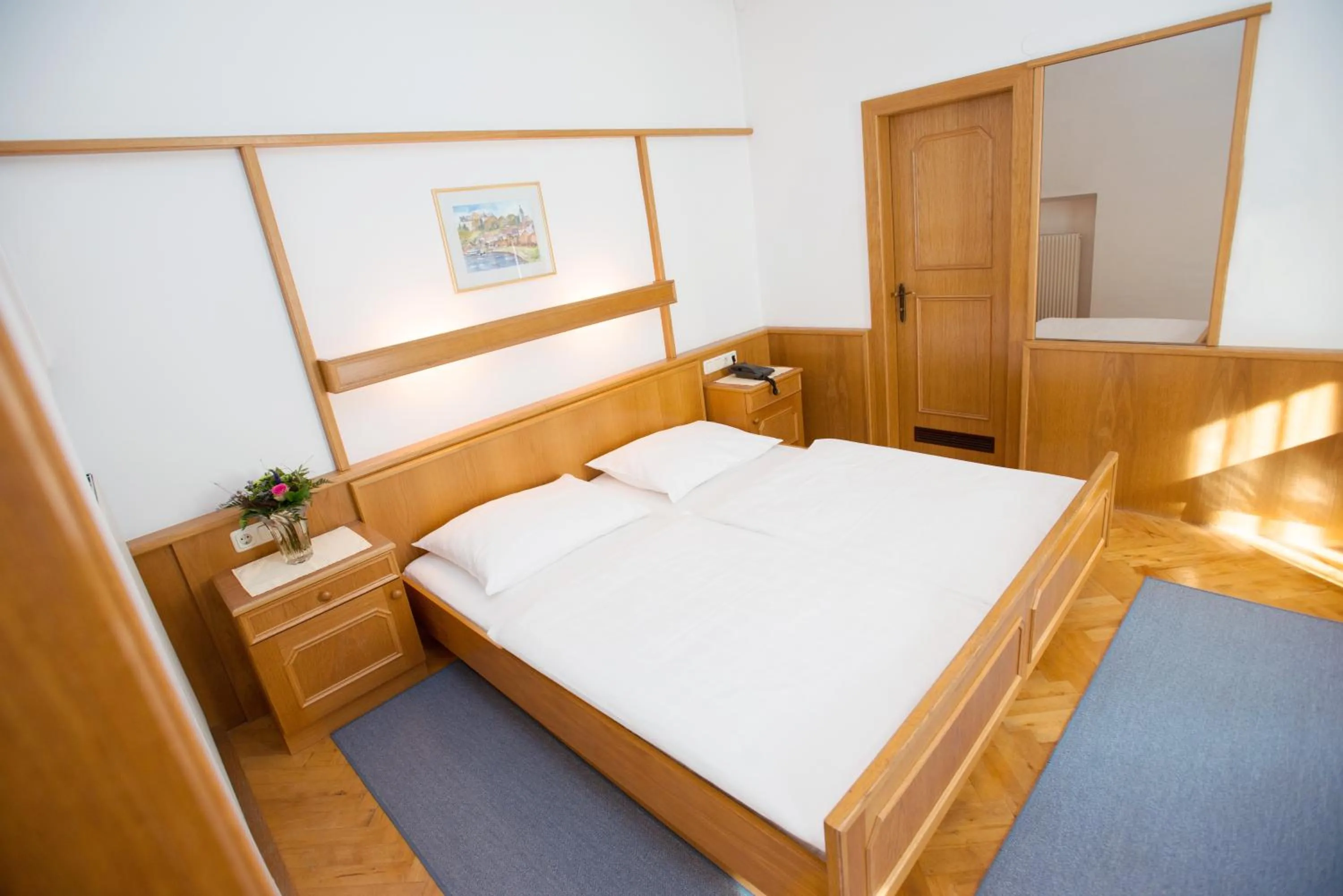 Bed in Hotel-Garni Goldenes Kreuz