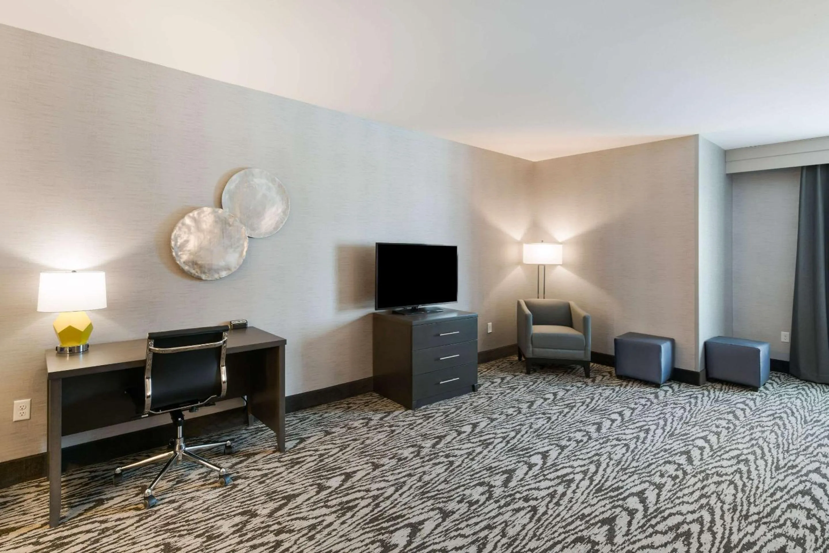 Photo of the whole room in Comfort Suites Kennewick at Southridge