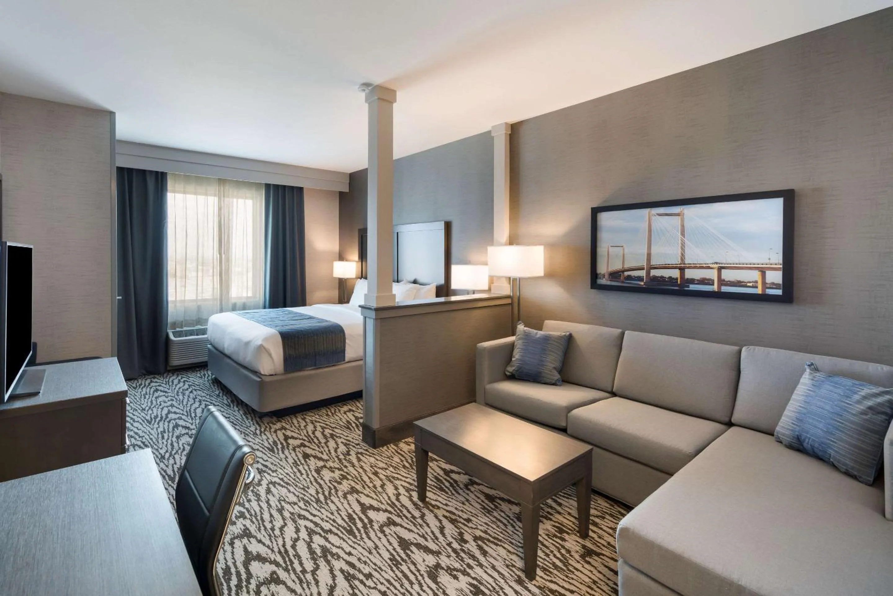 Photo of the whole room, Bed in Comfort Suites Kennewick at Southridge