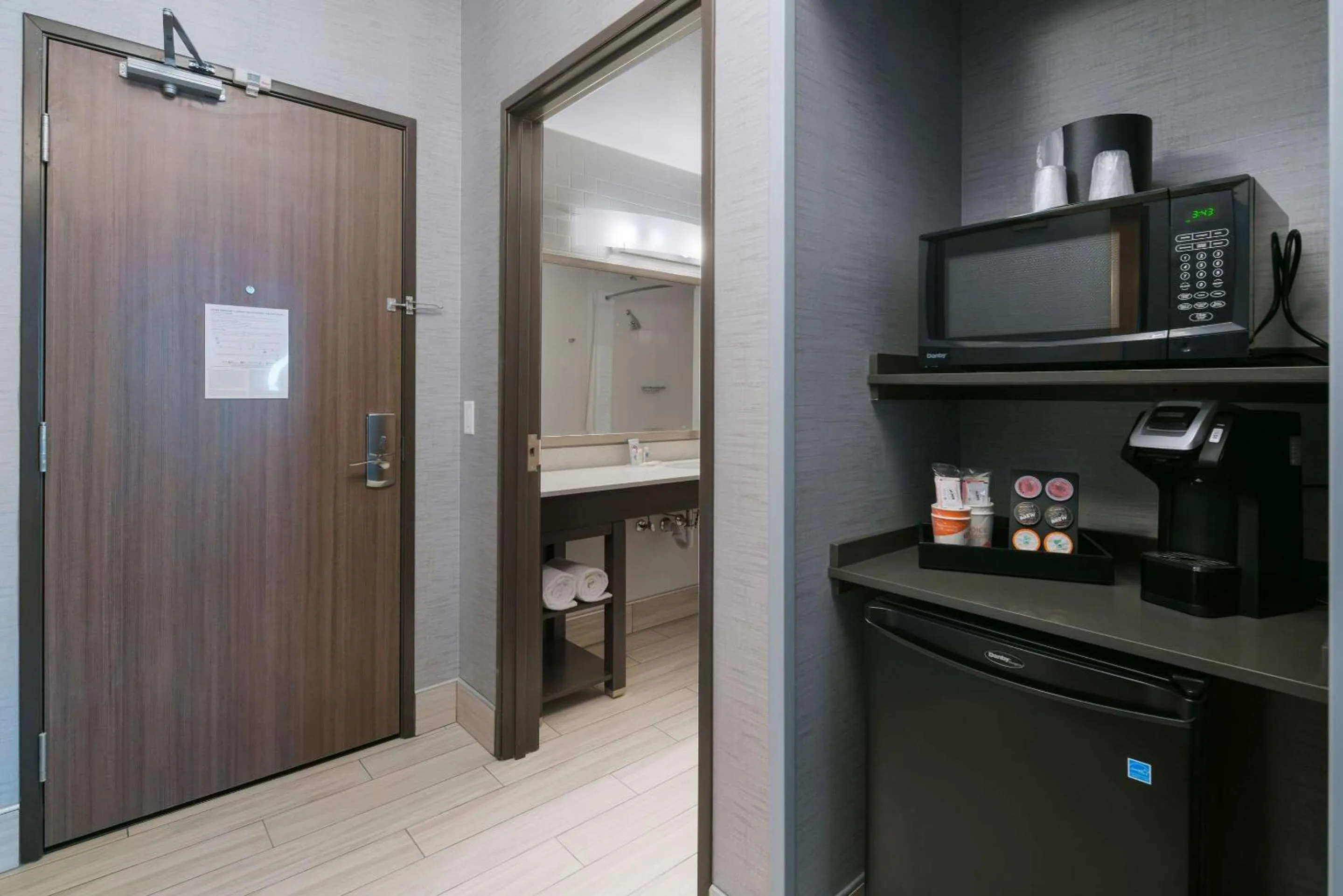 Photo of the whole room in Comfort Suites Kennewick at Southridge