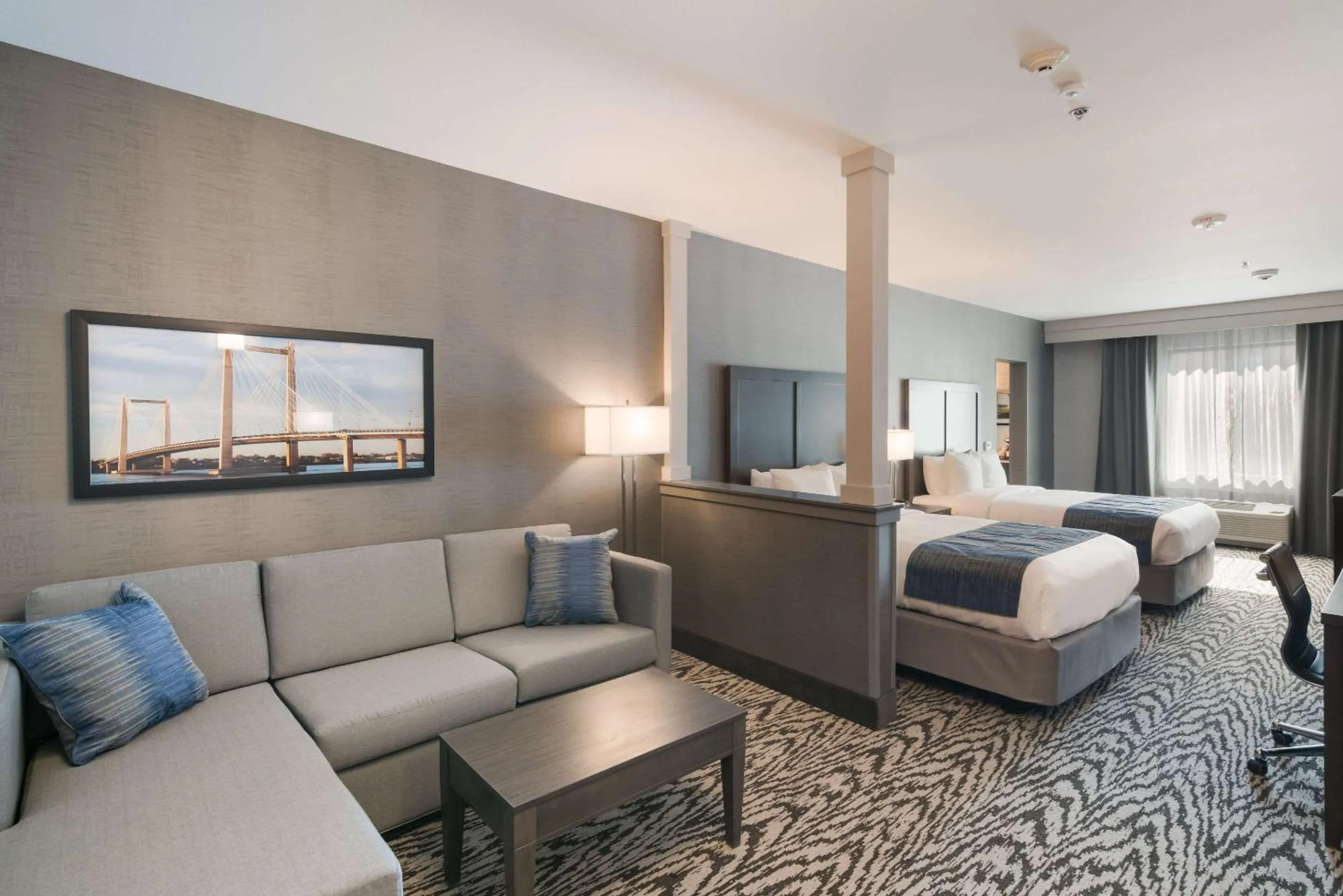 Photo of the whole room, Bed in Comfort Suites Kennewick at Southridge