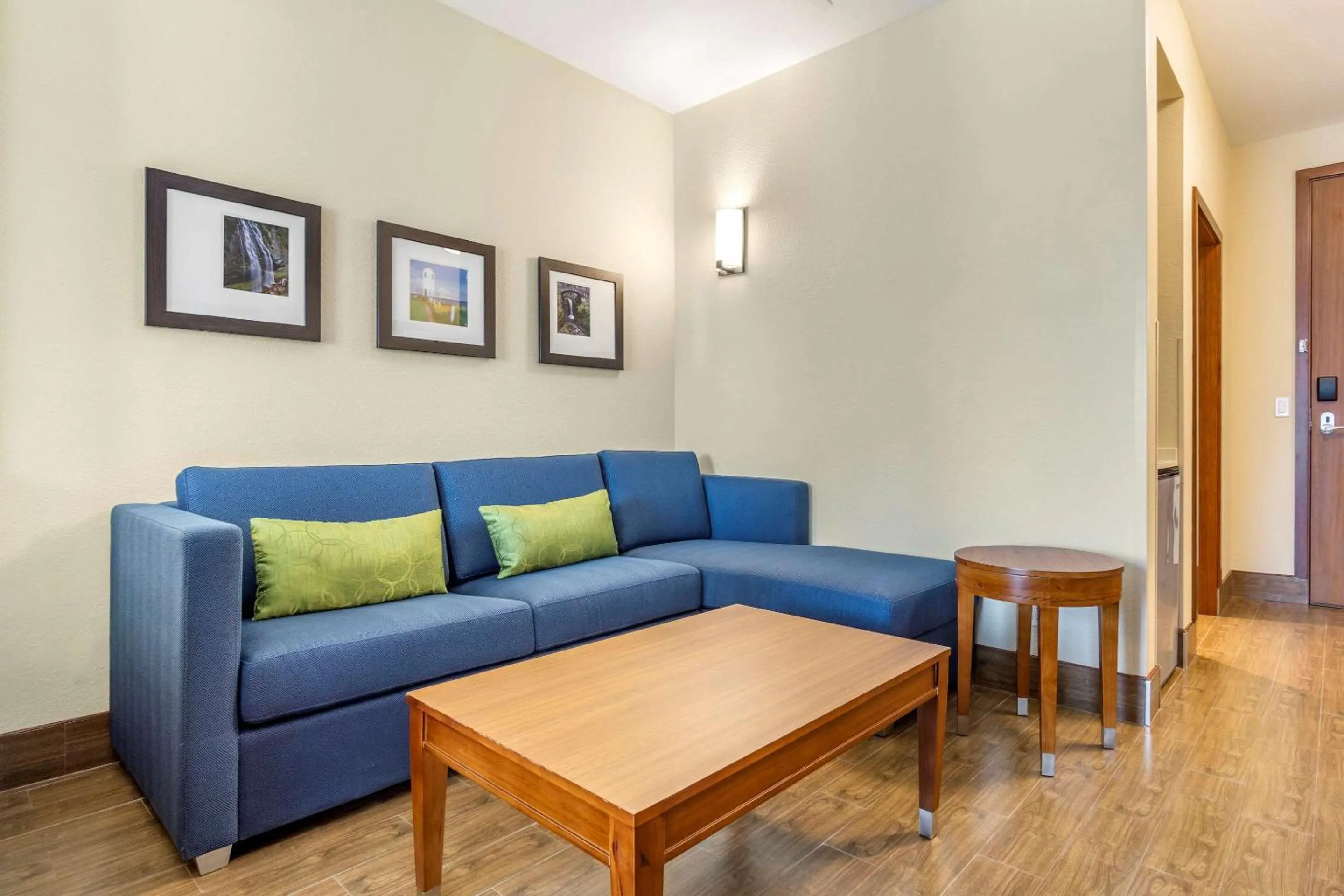 Photo of the whole room in Comfort Inn & Suites Lakewood by JBLM