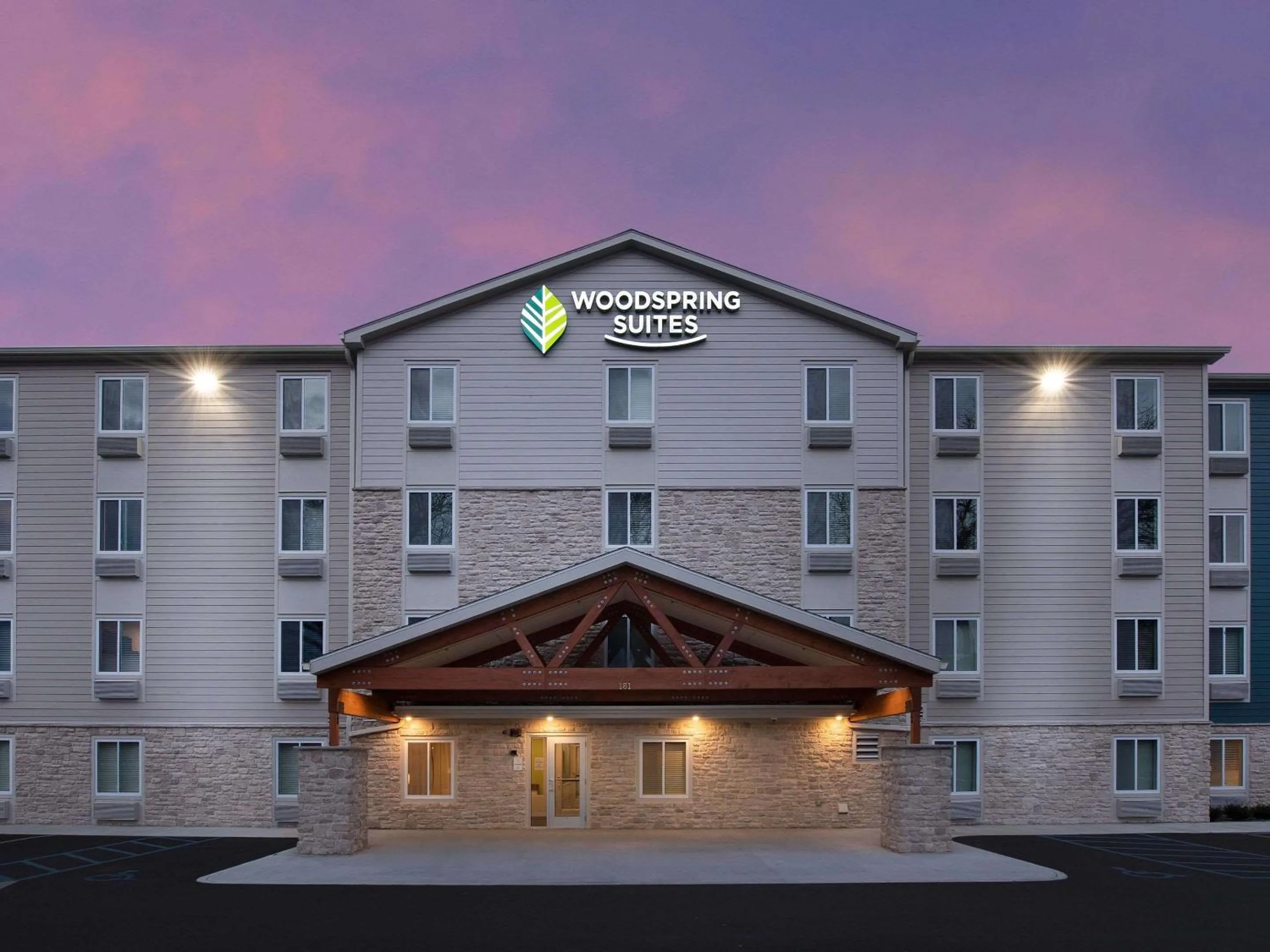 Property building in WoodSpring Suites Atlanta Conyers