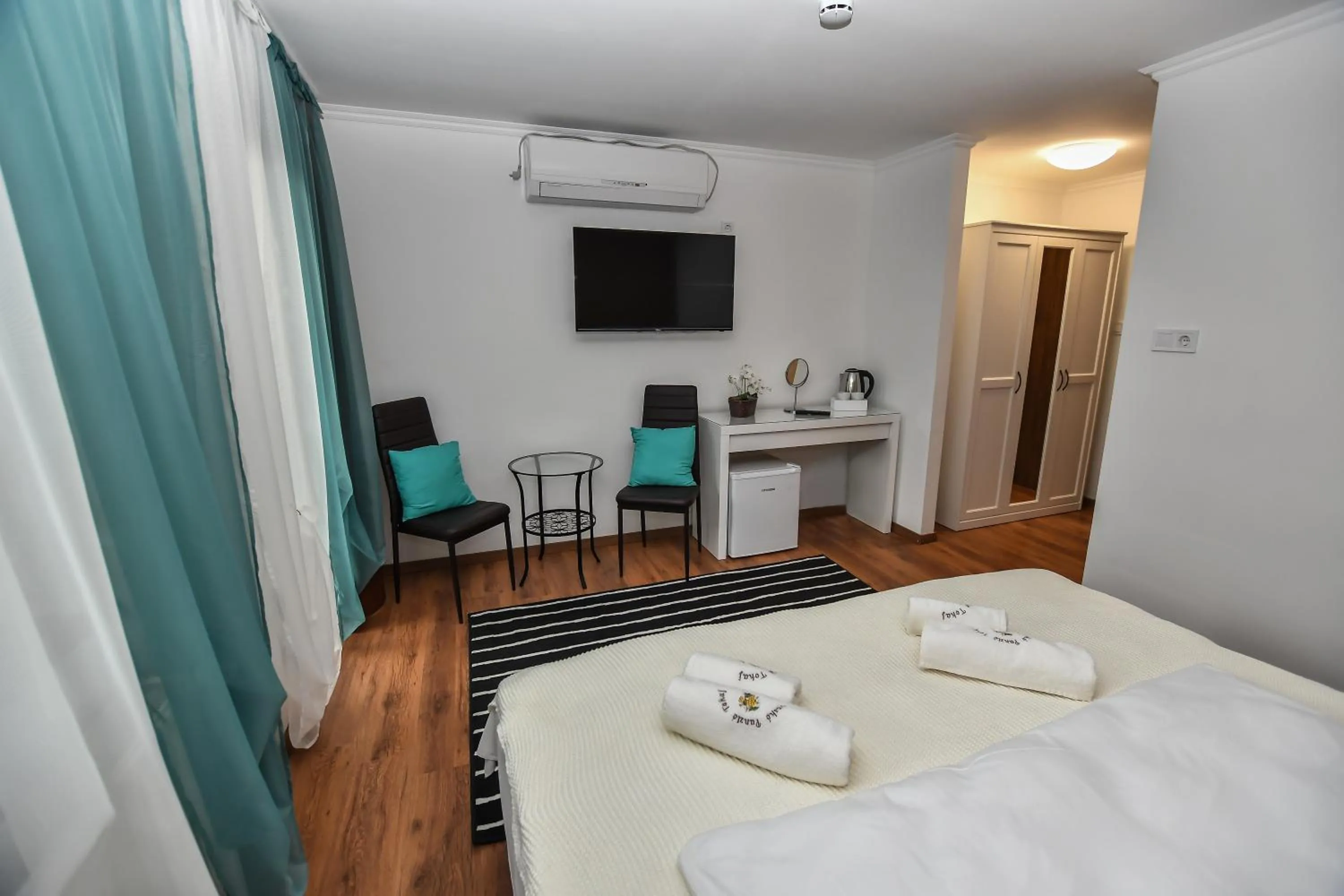 Photo of the whole room, Bed in É-Vaskó Panzió Borpince