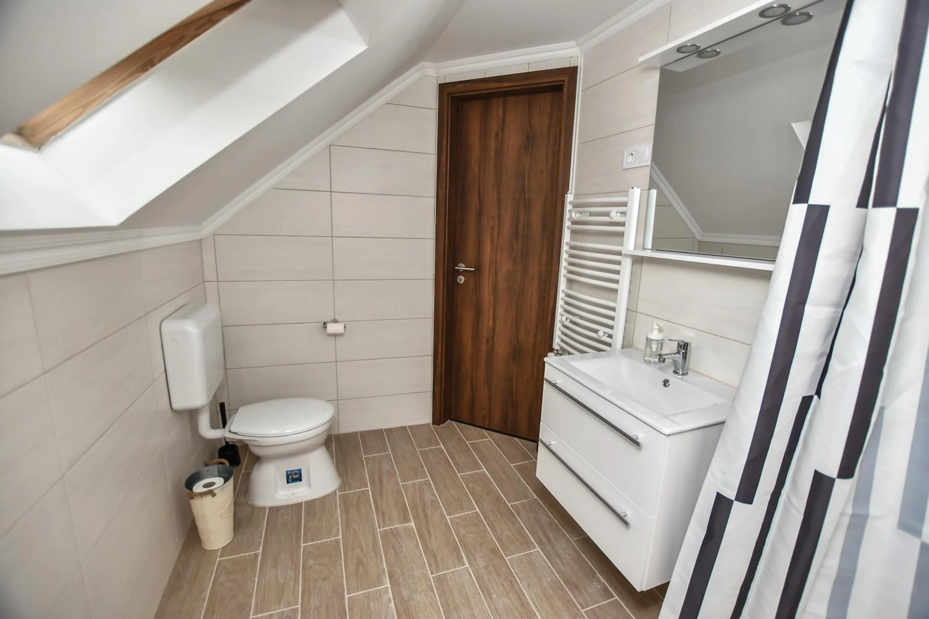 Bathroom in É-Vaskó Panzió Borpince