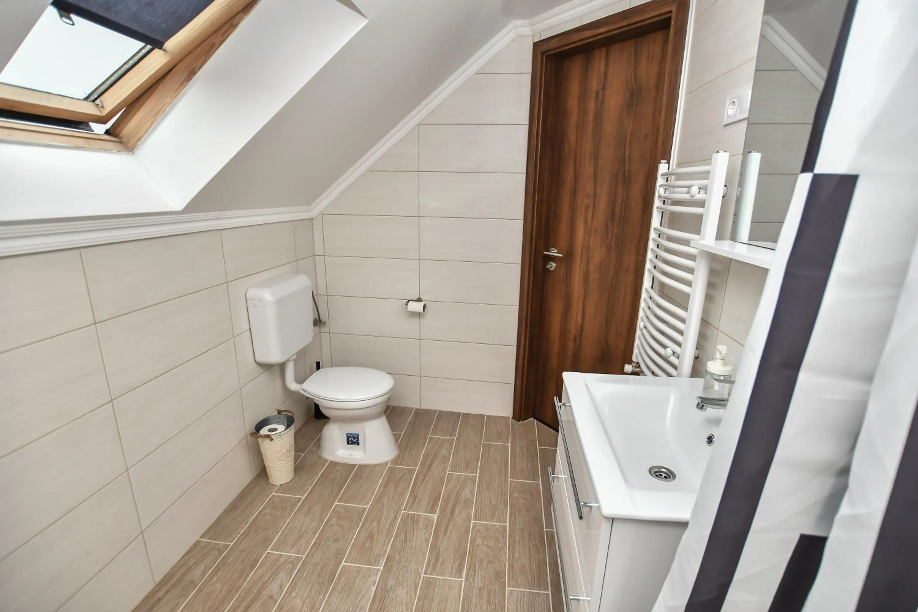 Bathroom in É-Vaskó Panzió Borpince