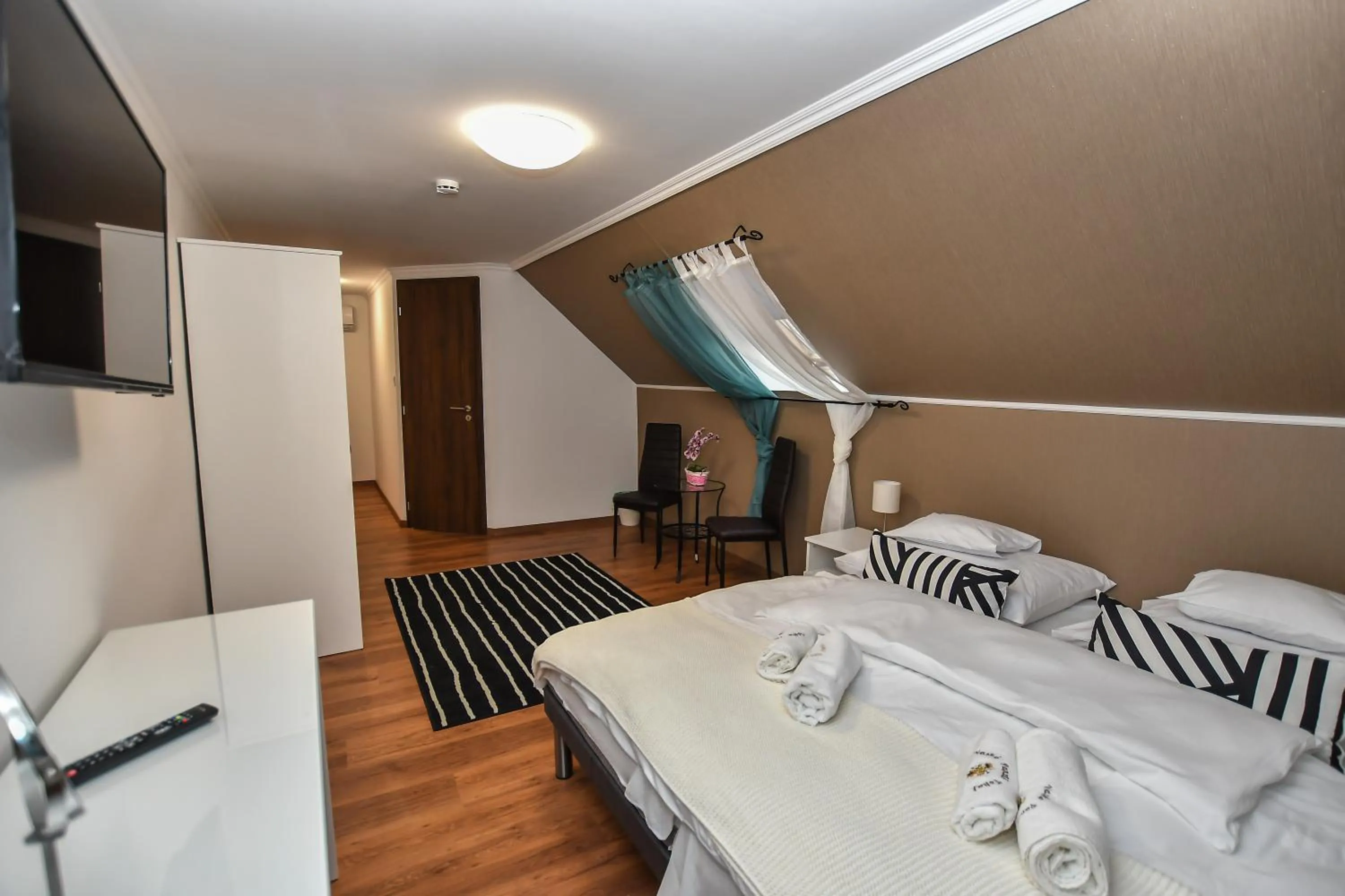 Photo of the whole room, Bed in É-Vaskó Panzió Borpince