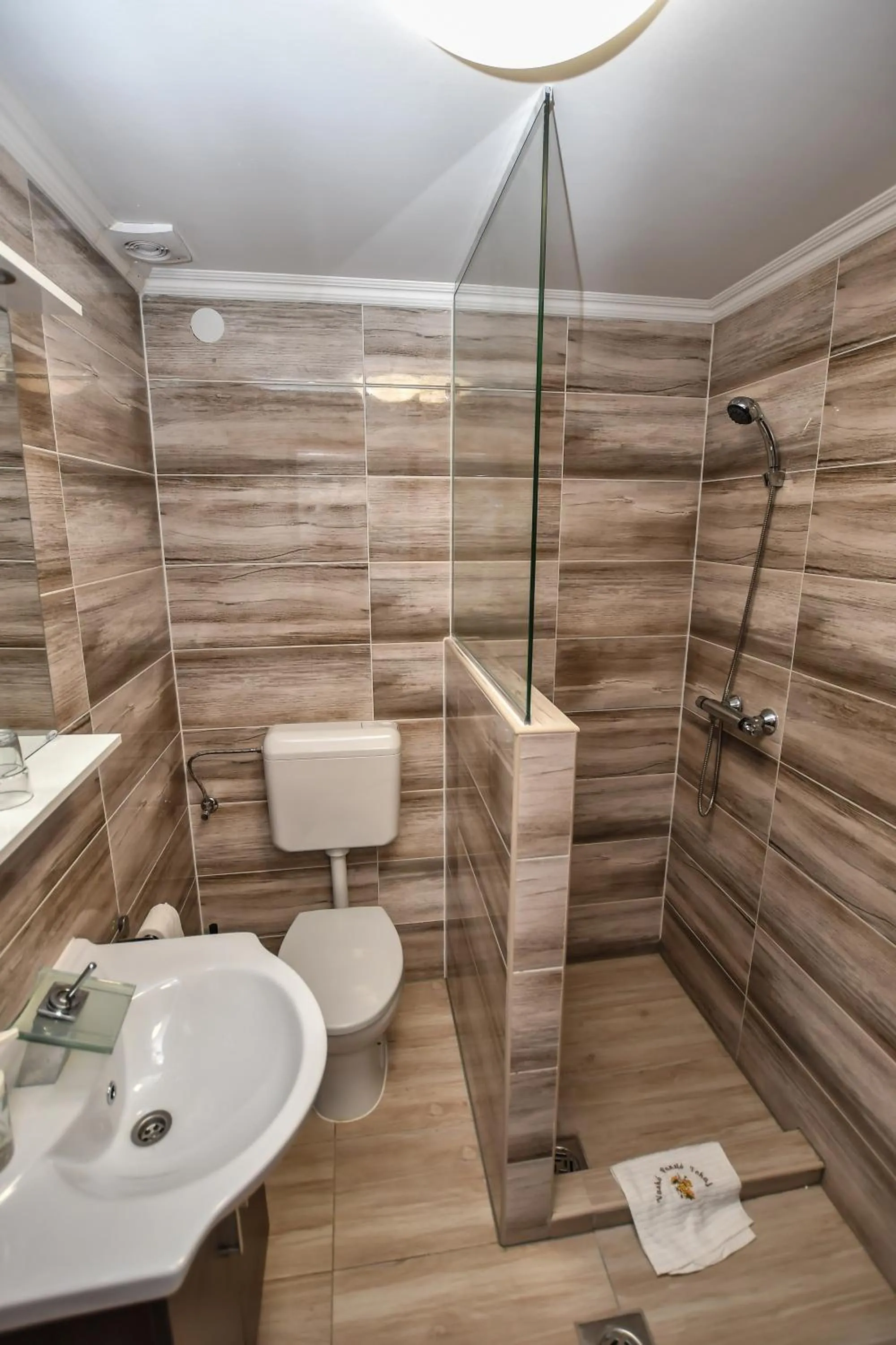 Bathroom in É-Vaskó Panzió Borpince