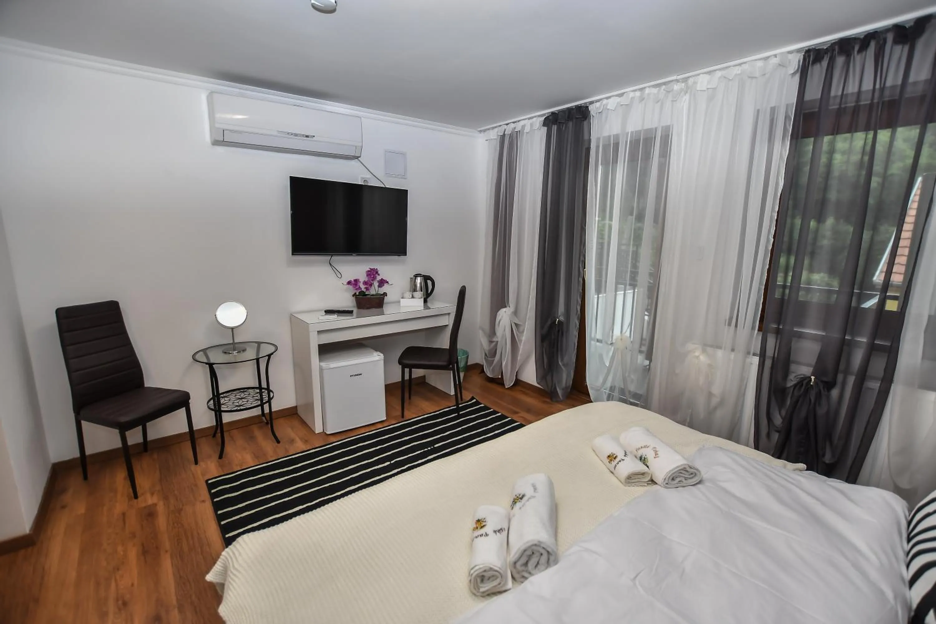 Photo of the whole room, Bed in É-Vaskó Panzió Borpince