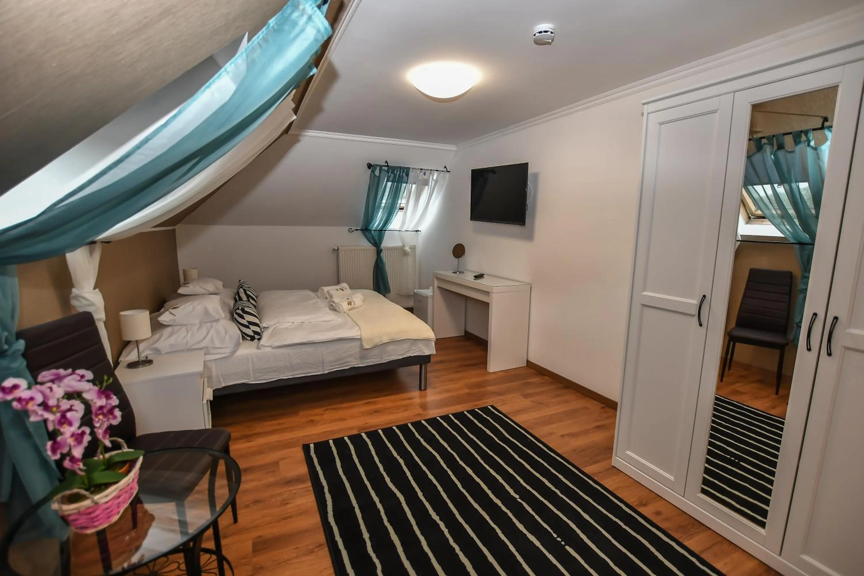 Photo of the whole room, Bed in É-Vaskó Panzió Borpince