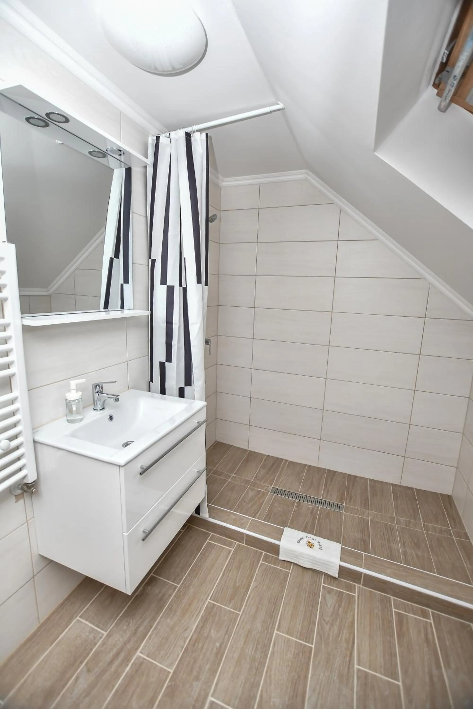 Bathroom in É-Vaskó Panzió Borpince