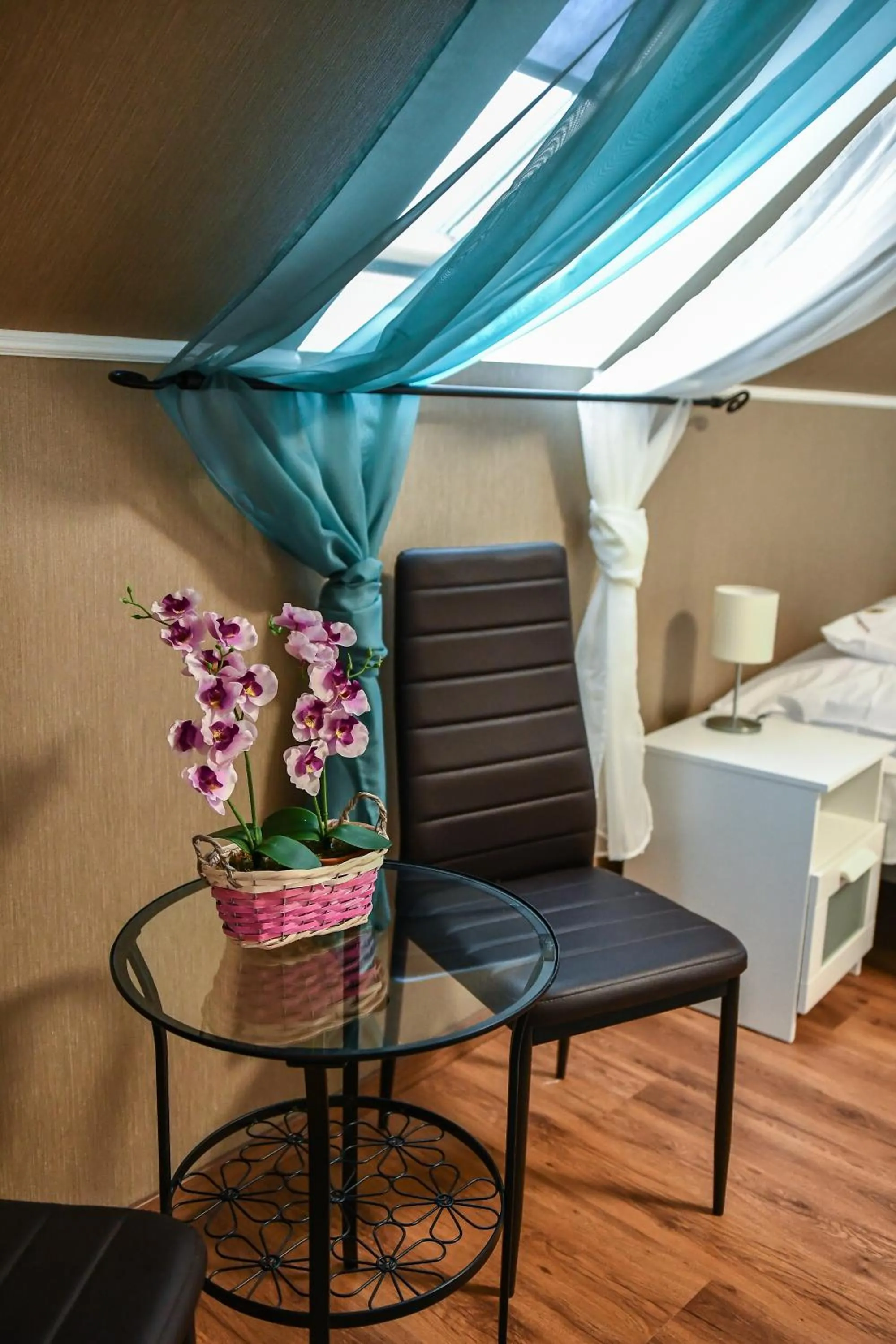 Photo of the whole room in É-Vaskó Panzió Borpince