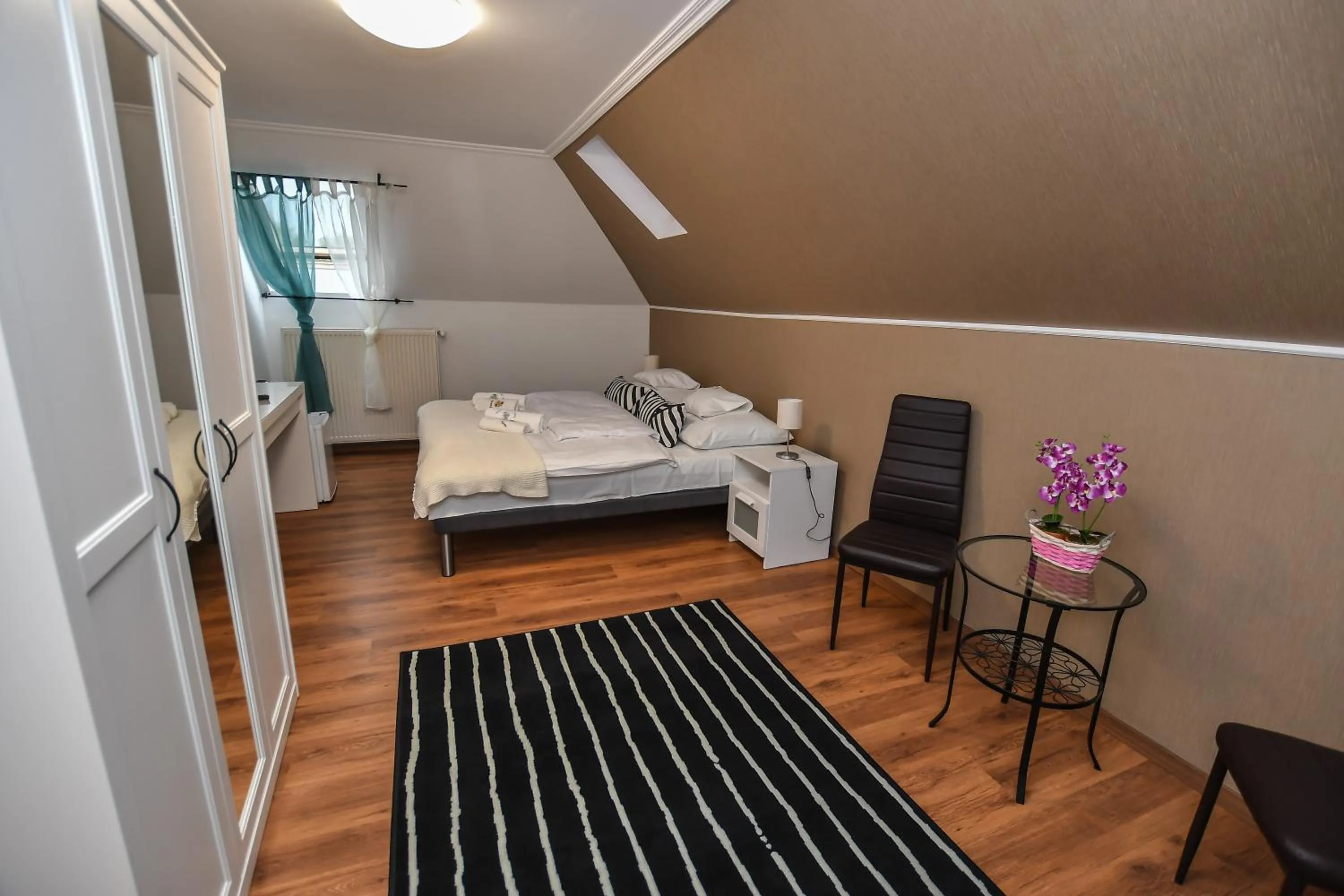 Photo of the whole room, Bed in É-Vaskó Panzió Borpince