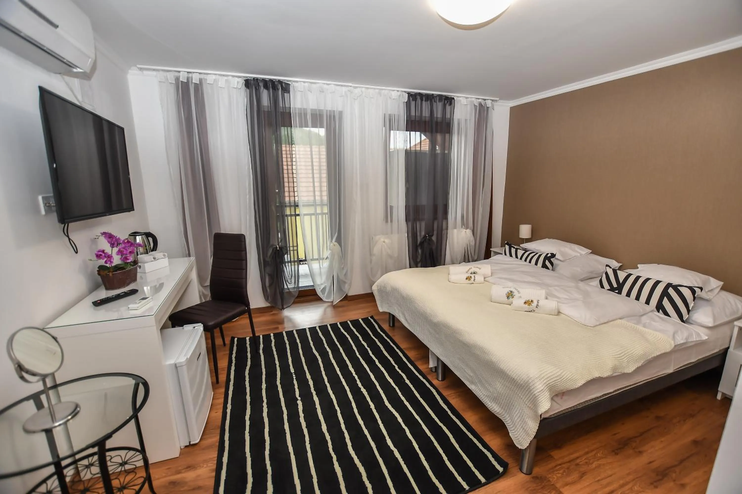 Photo of the whole room, Bed in É-Vaskó Panzió Borpince