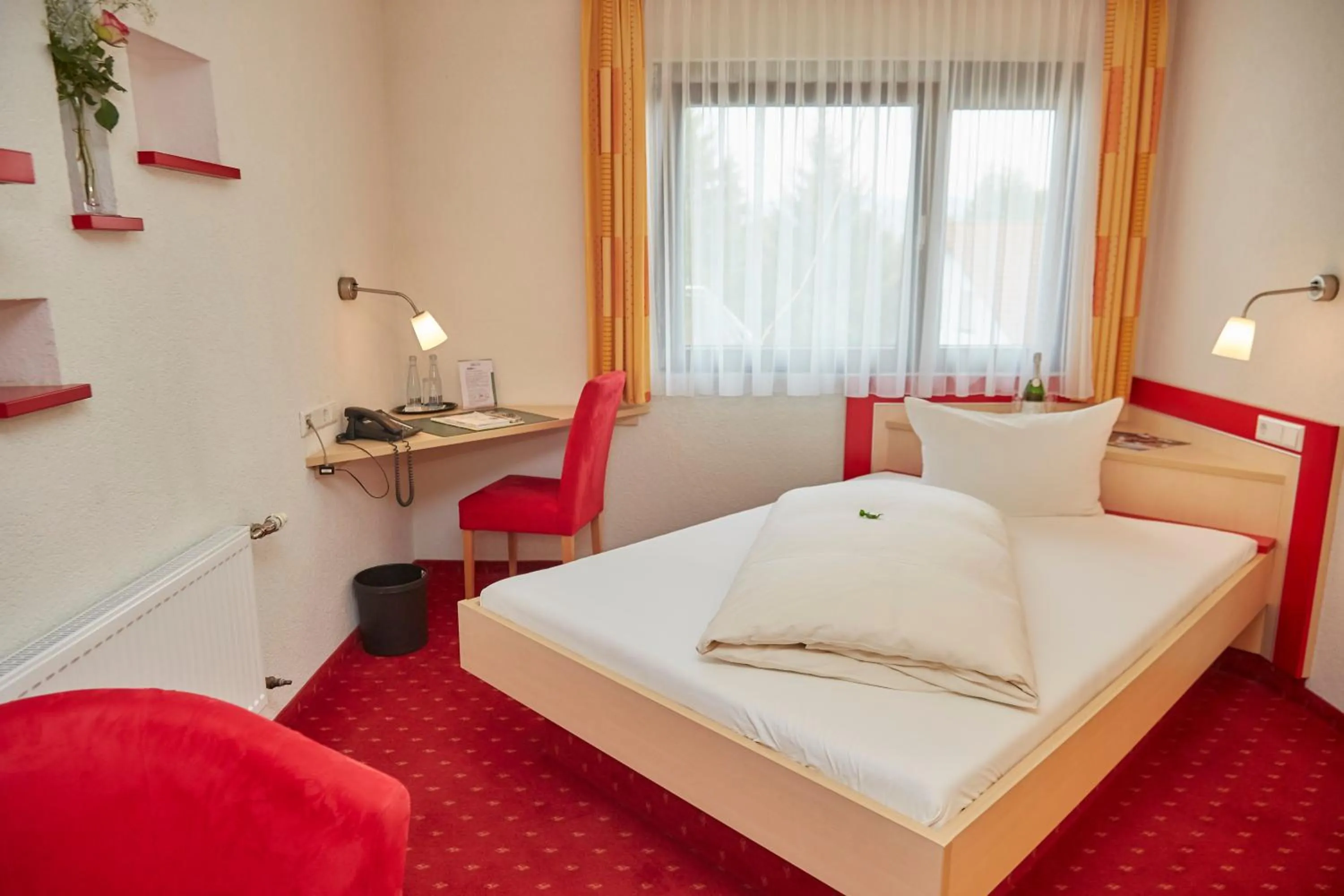 Photo of the whole room, Bed in Flair Hotel Landgasthof Roger