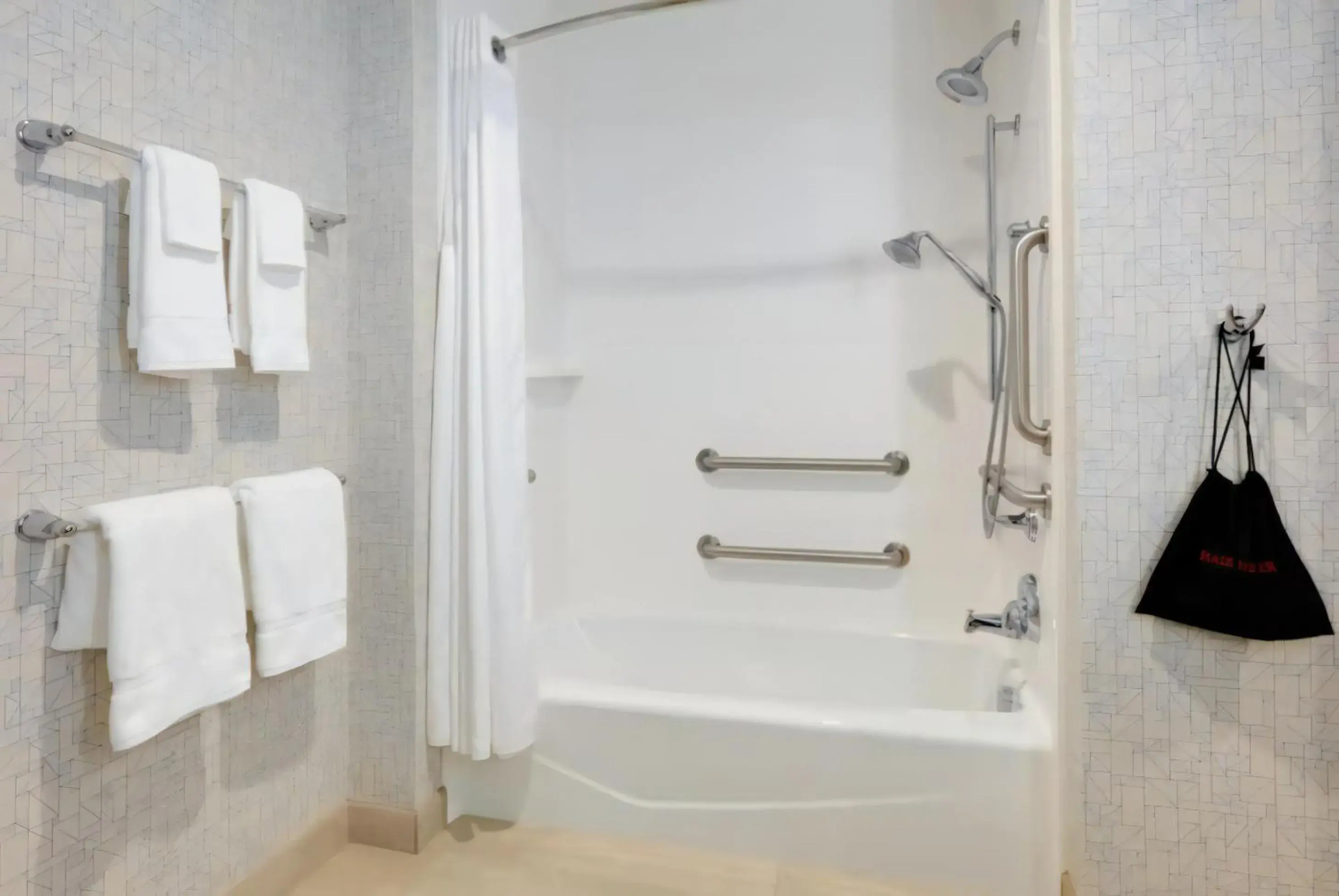 King Suite - Disability Access in Holiday Inn Express - Minneapolis West - Plymouth by IHG King Suite - Disability Access in Holiday Inn Express - Minneapolis West - Plymouth by IHG