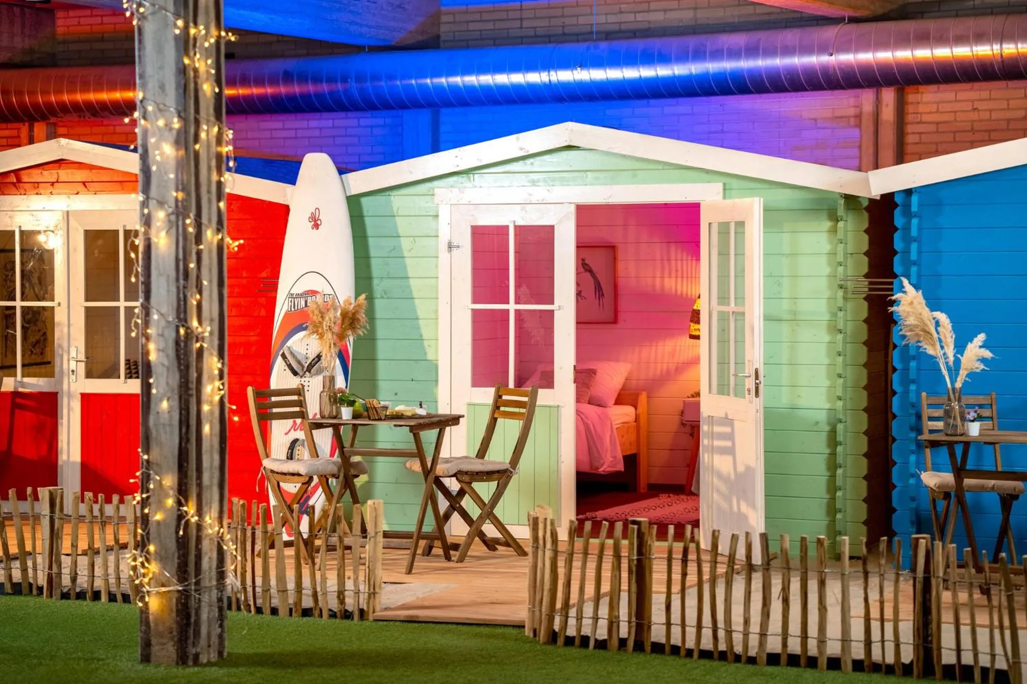 Photo of the whole room in Outside Inn