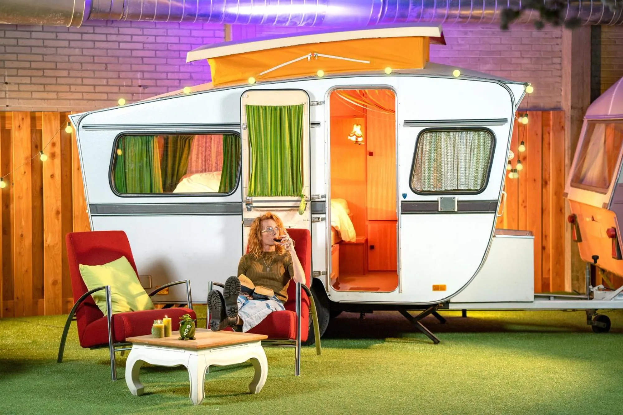 People in Outside Inn