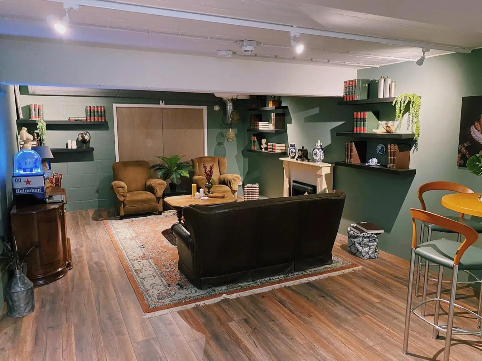 Living room in Outside Inn