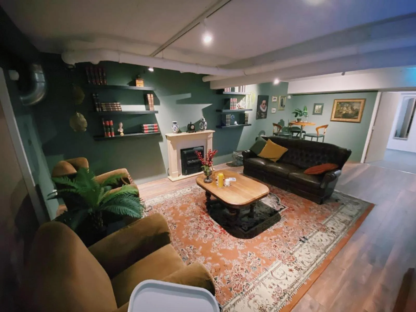 Lounge or bar in Outside Inn